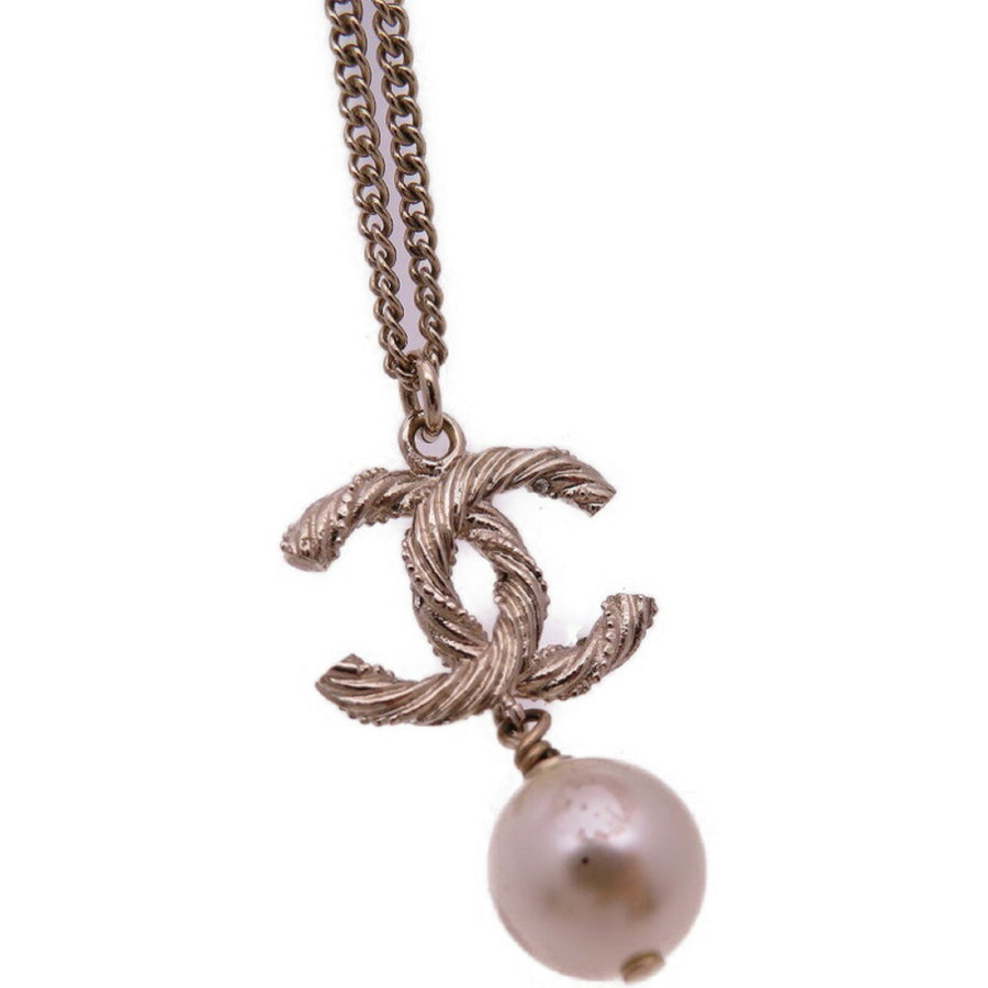 Chanel Chanel Pearl Pendant Necklace