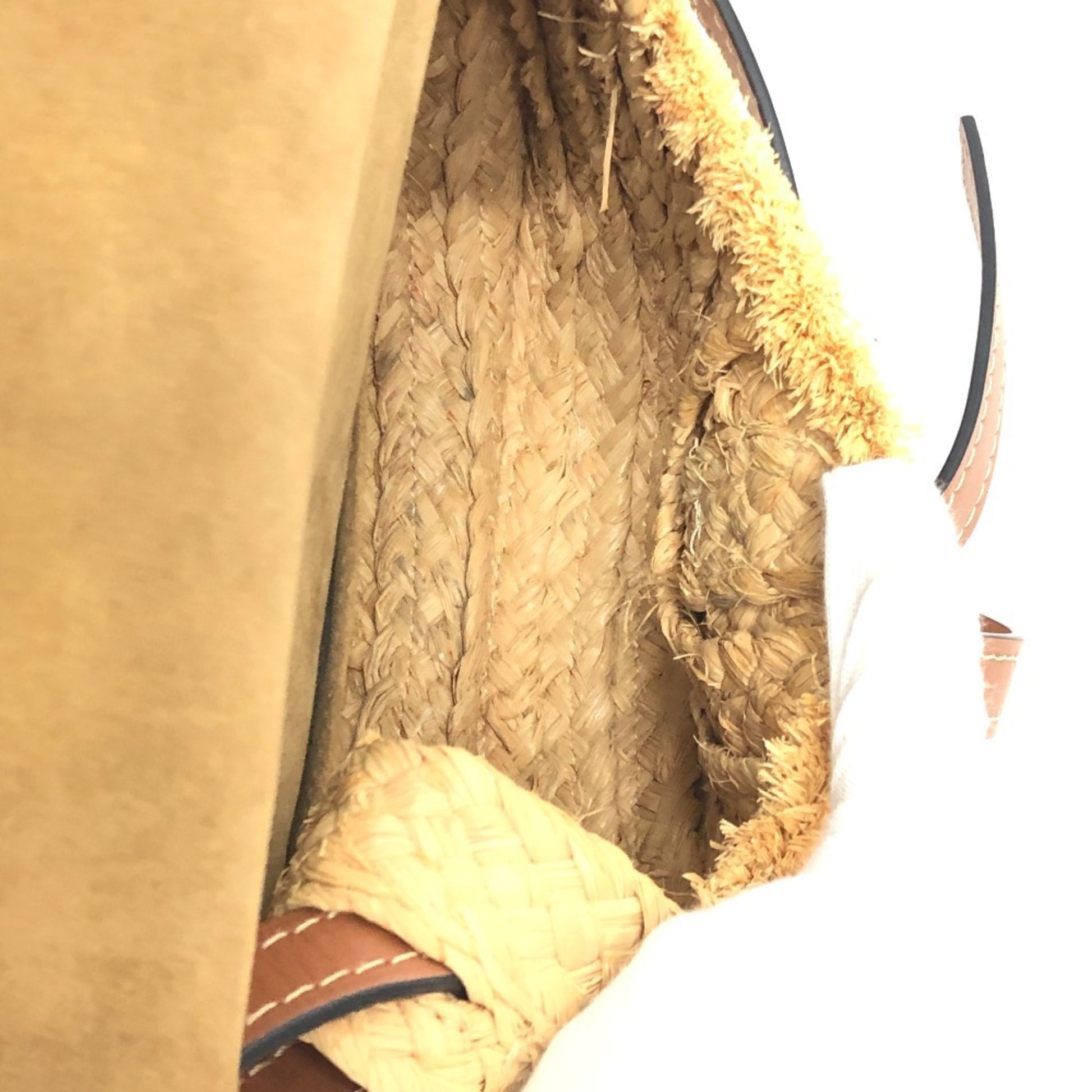 192127835.jpg