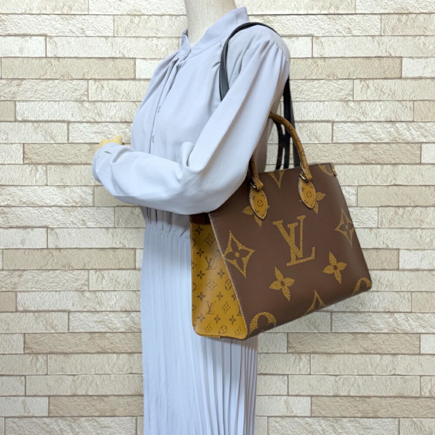 Louis Vuitton Monogram Canvas Brown Shoulder Bags