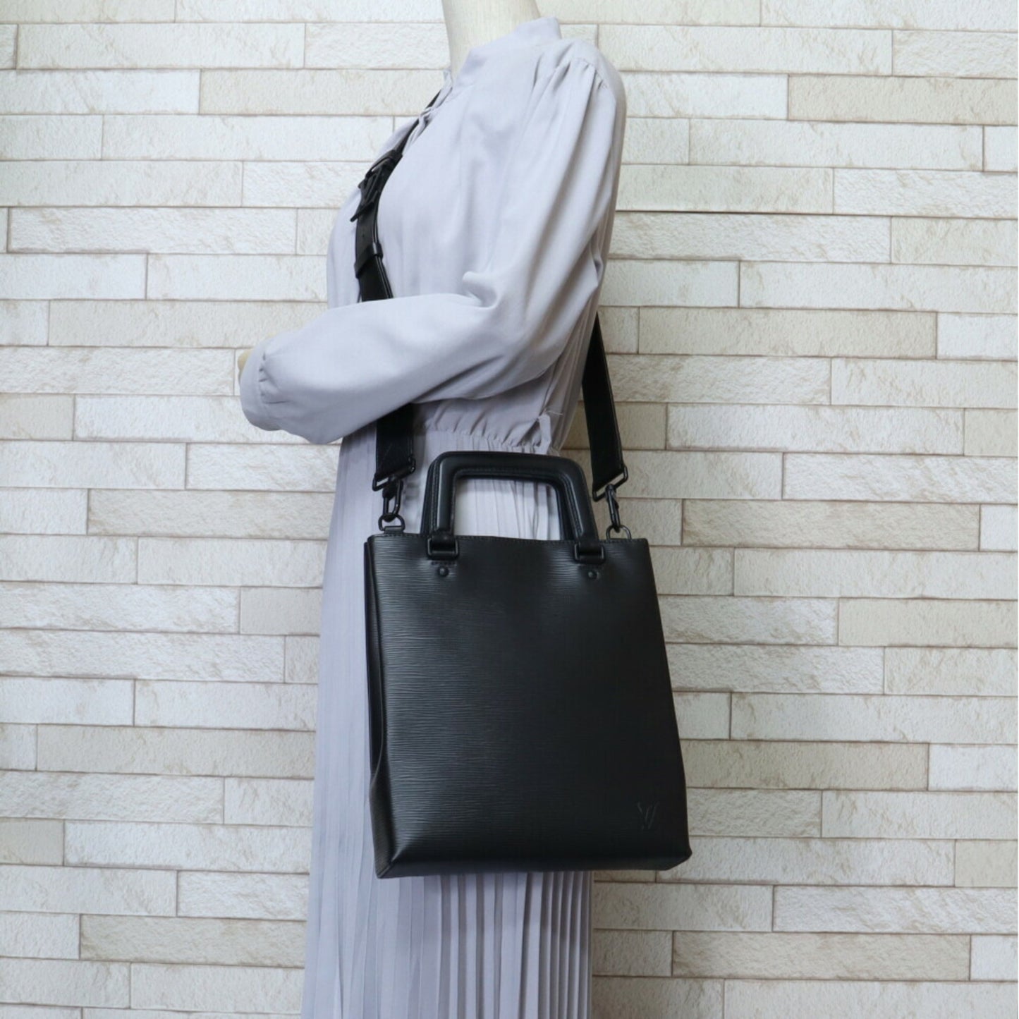 Louis Vuitton Epi Black Shoulder Bags