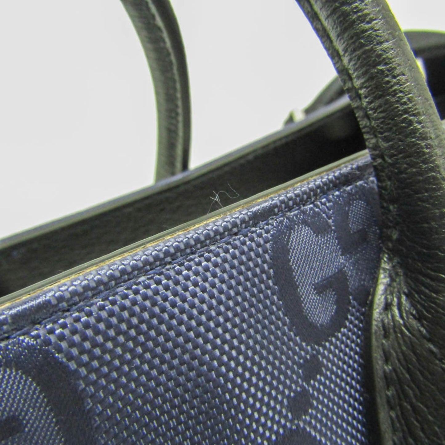 Gucci Nylon Black Handbags