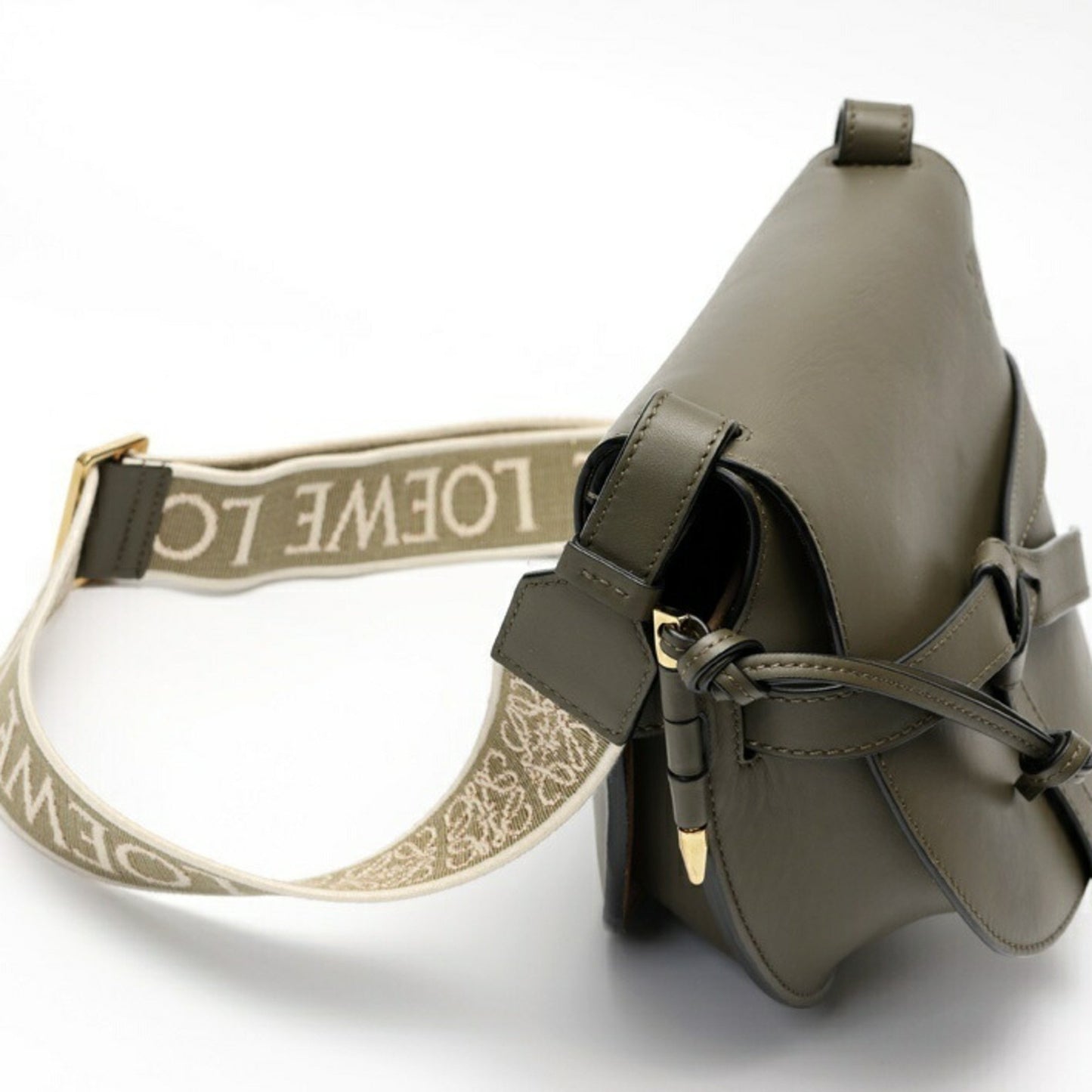 Loewe Woven Fabric Green Shoulder Bags