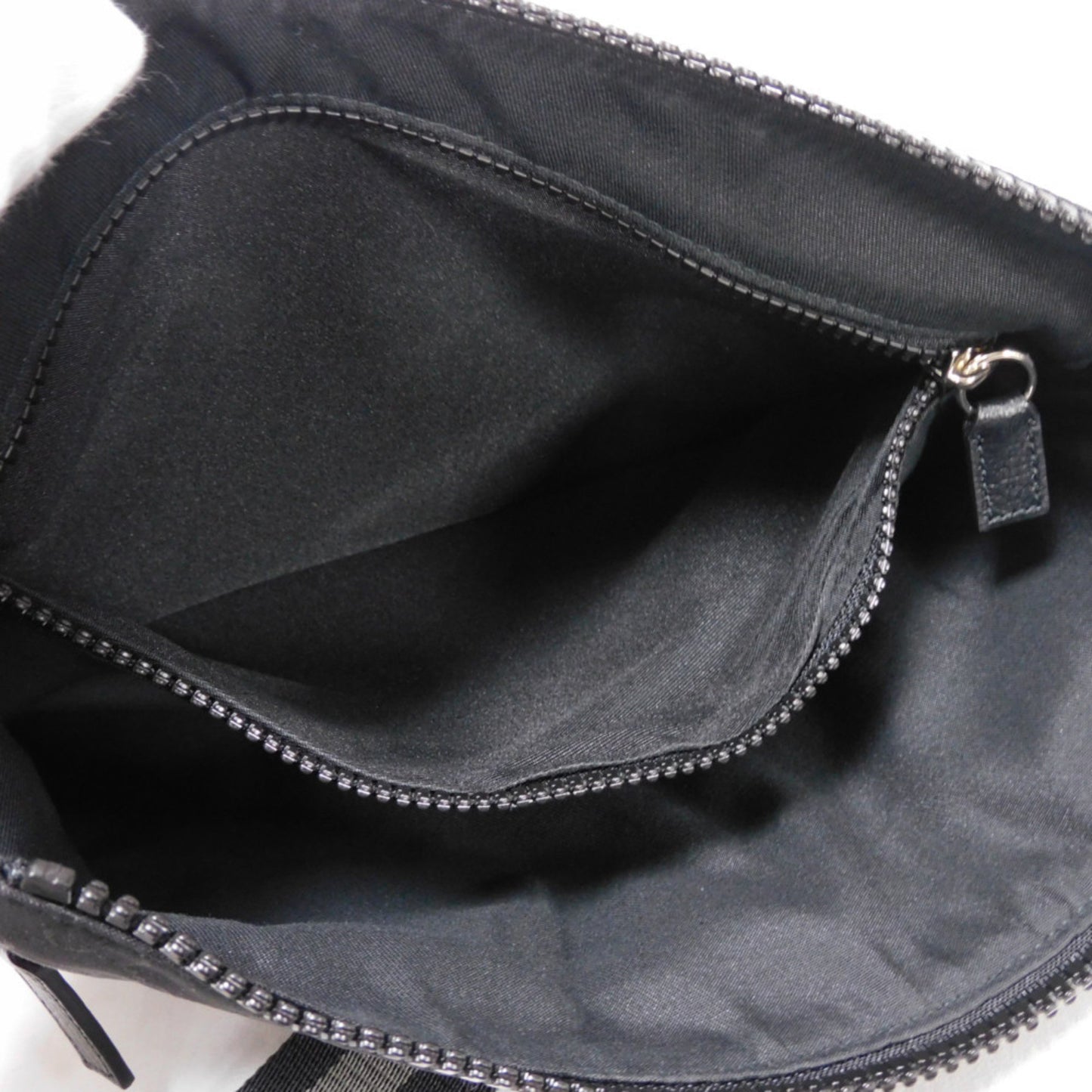 Gucci Nylon Black Shoulder Bags
