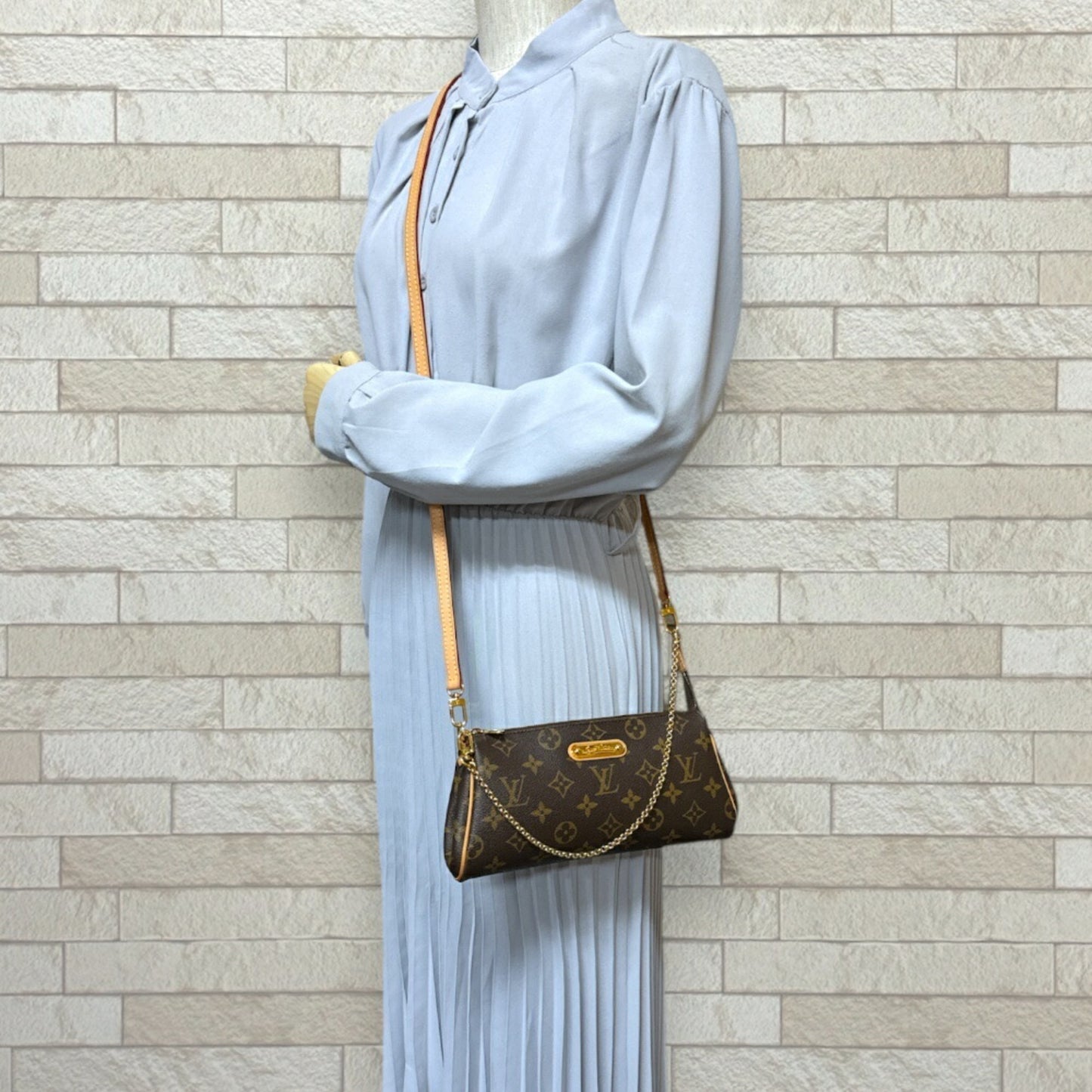 Louis Vuitton Monogram Canvas Brown Shoulder Bags