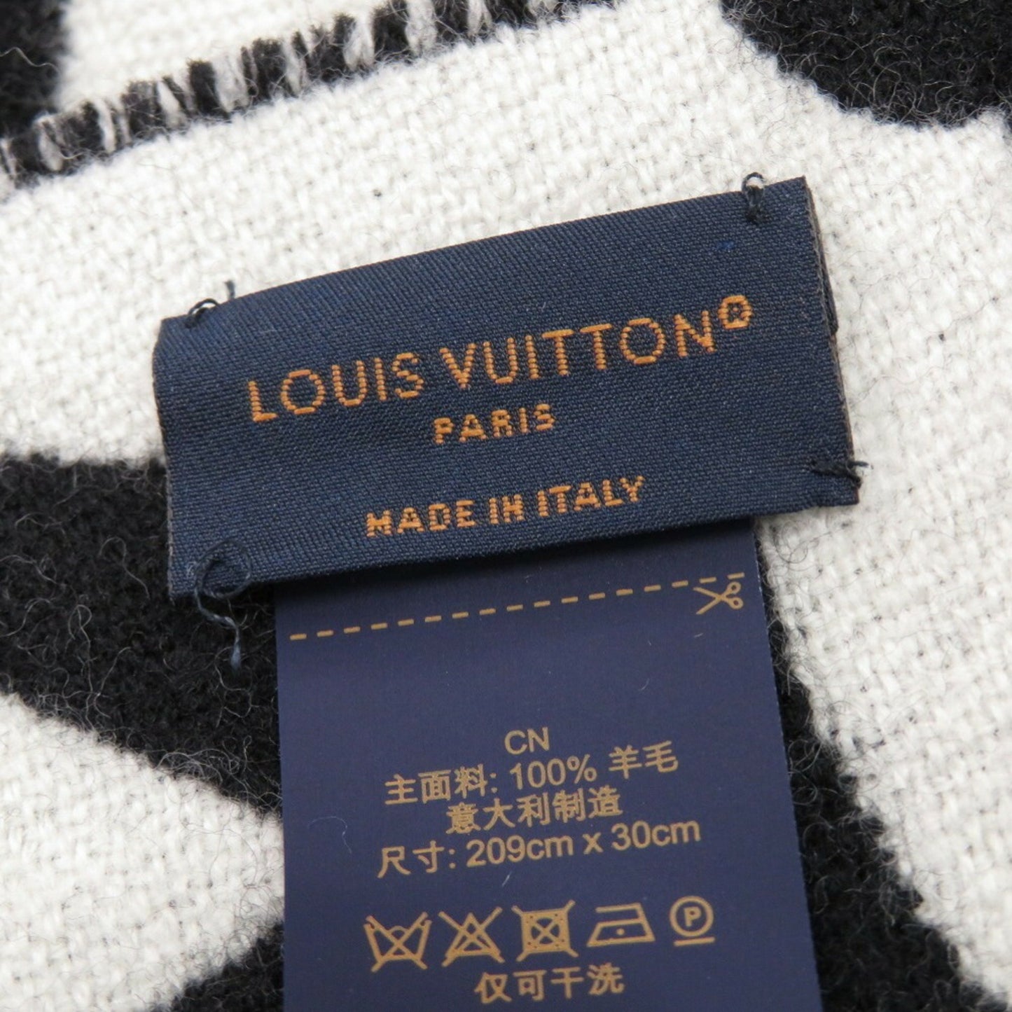 Louis Vuitton Wool Black Scarves