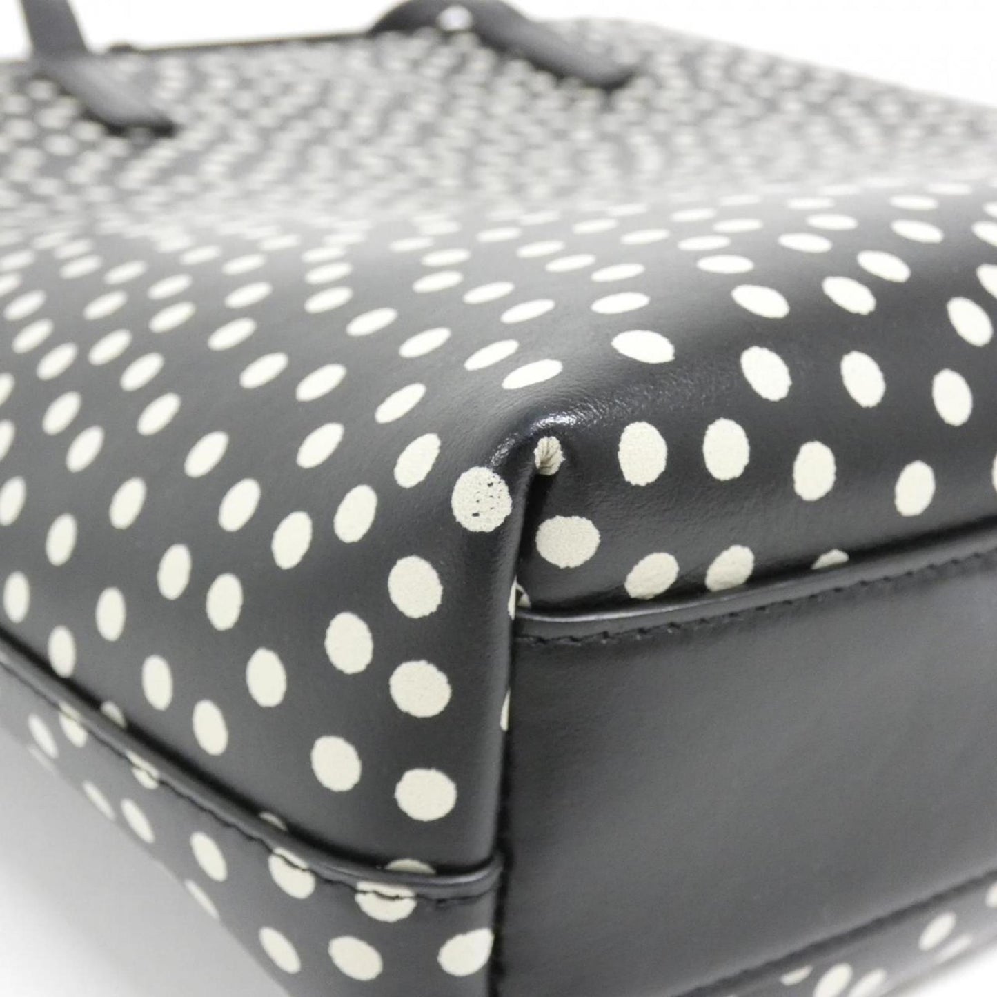 Saint Laurent Others Black Handbags