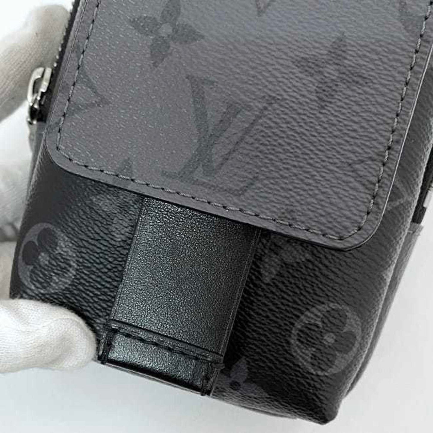 Louis Vuitton Canvas Black Shoulder Bags