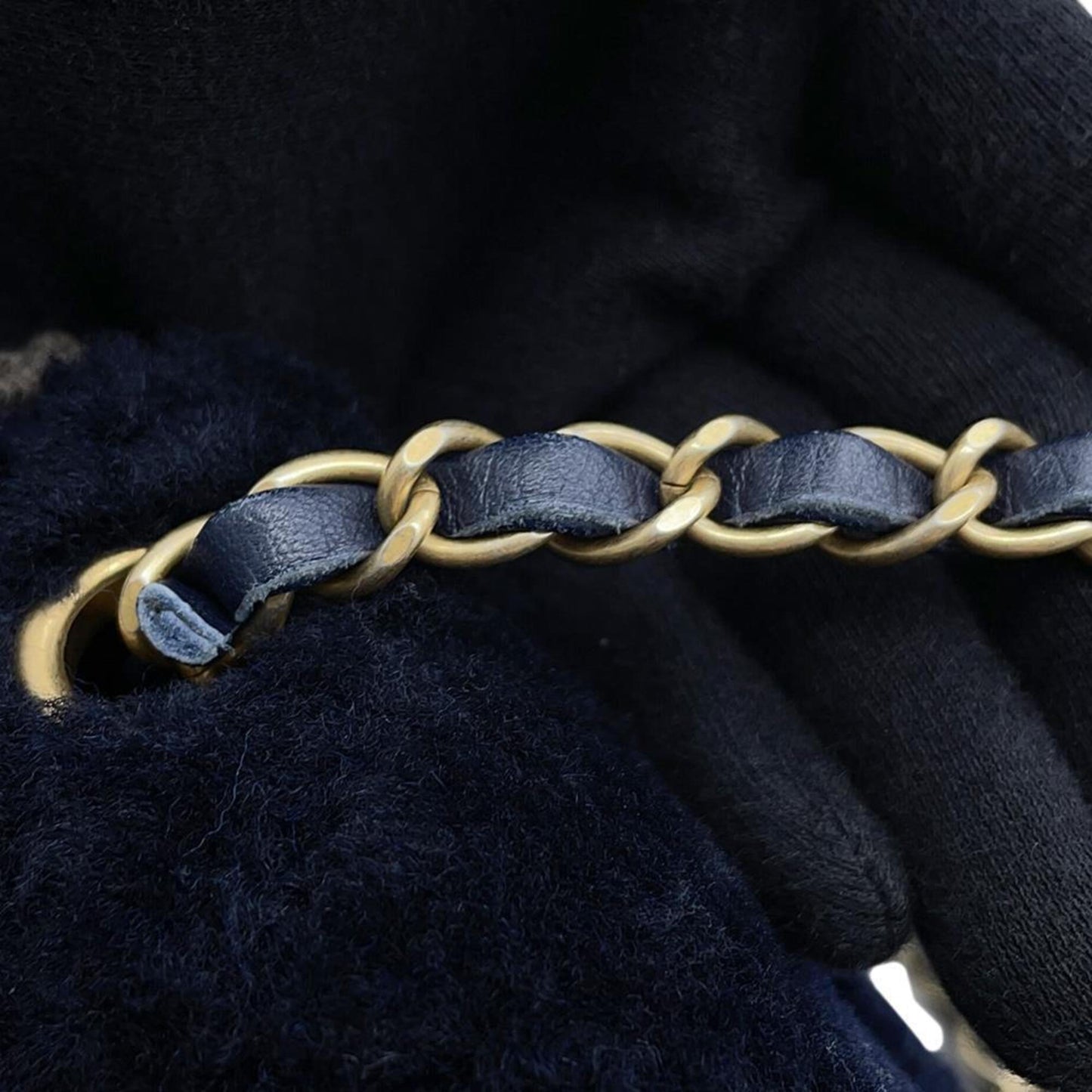 Chanel Wool Purple Shoulder Bags