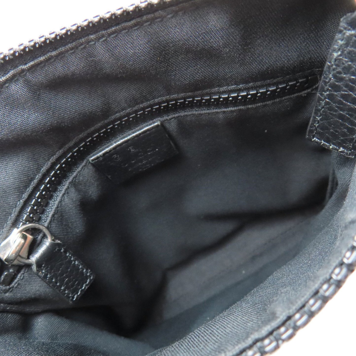 Gucci Nylon Black Shoulder Bags