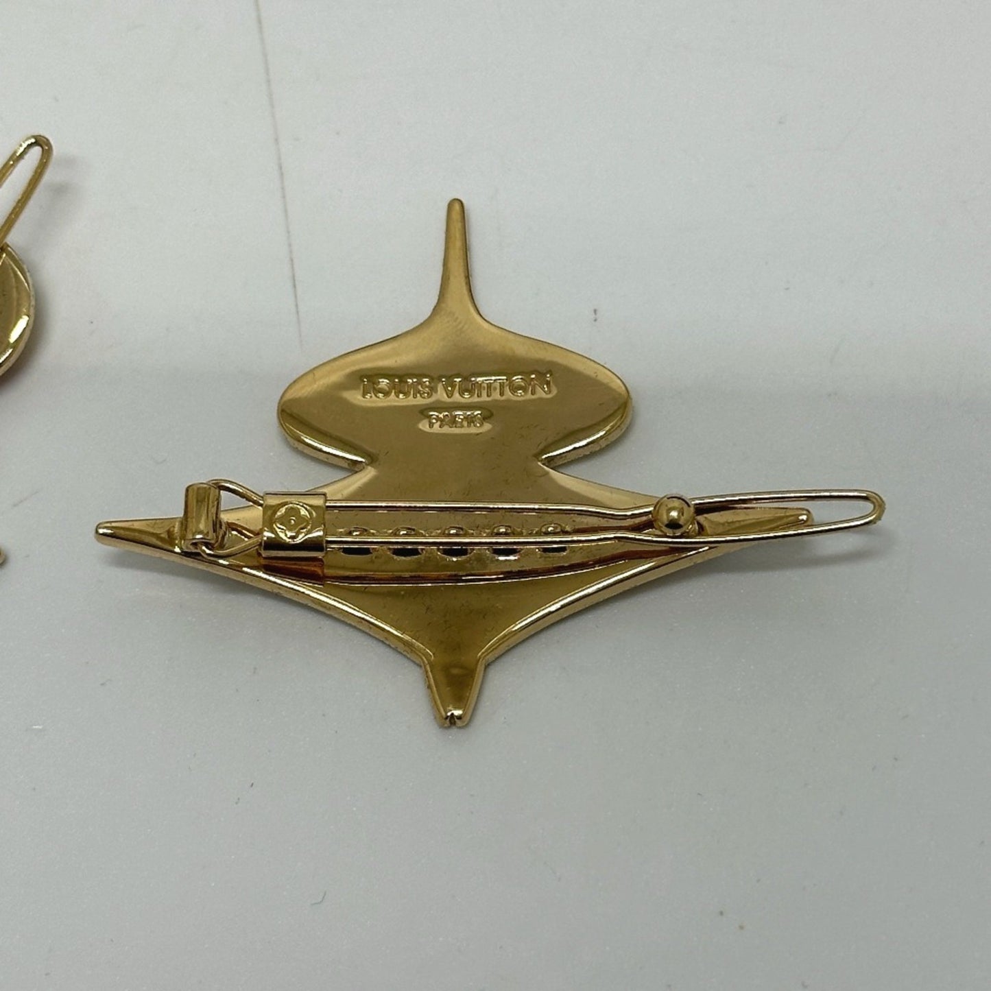 Louis Vuitton Other Metal Multi Brooches