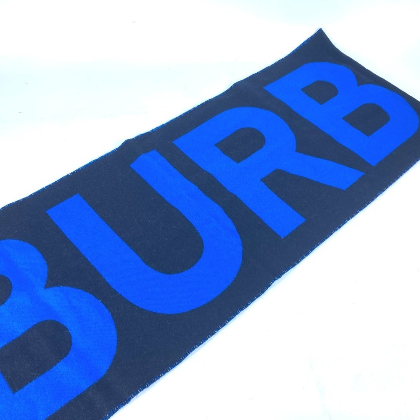 Burberry Wool Black Scarves