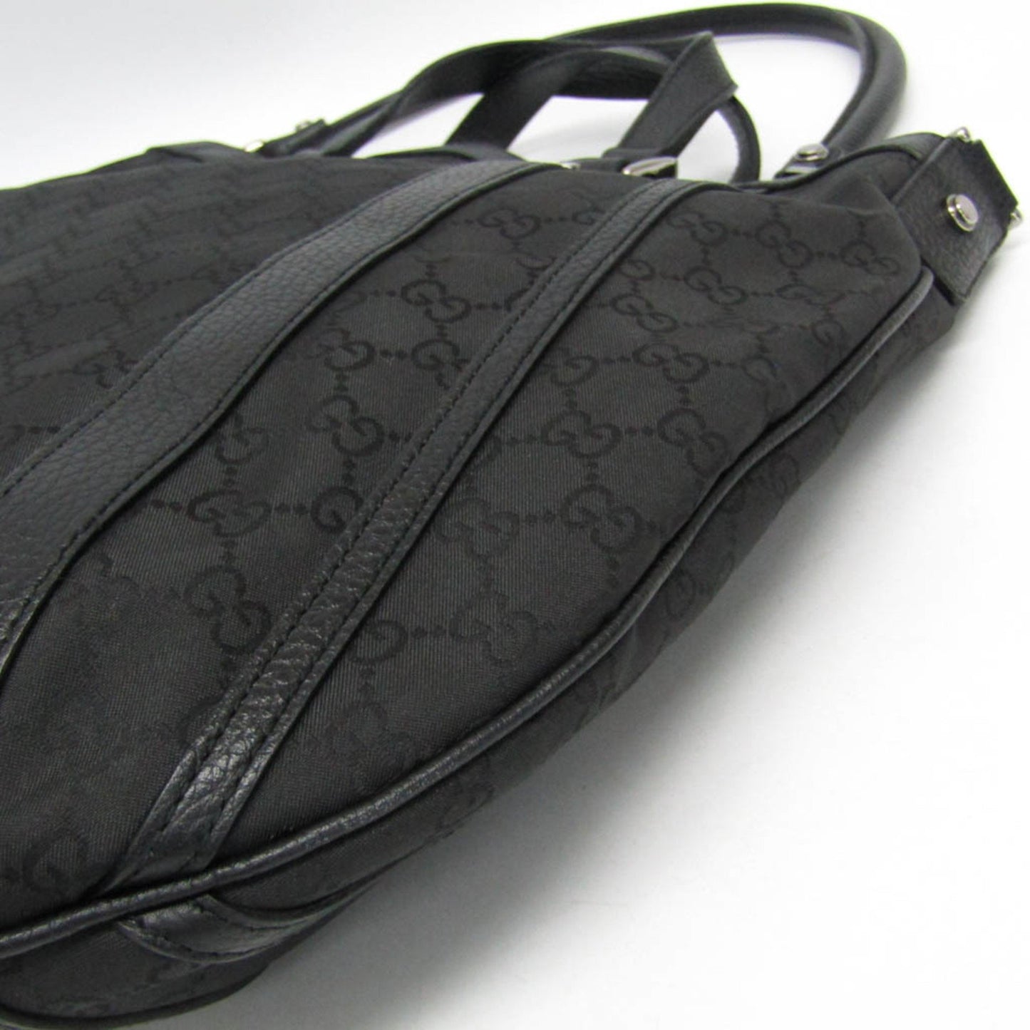 Gucci Nylon Black Handbags