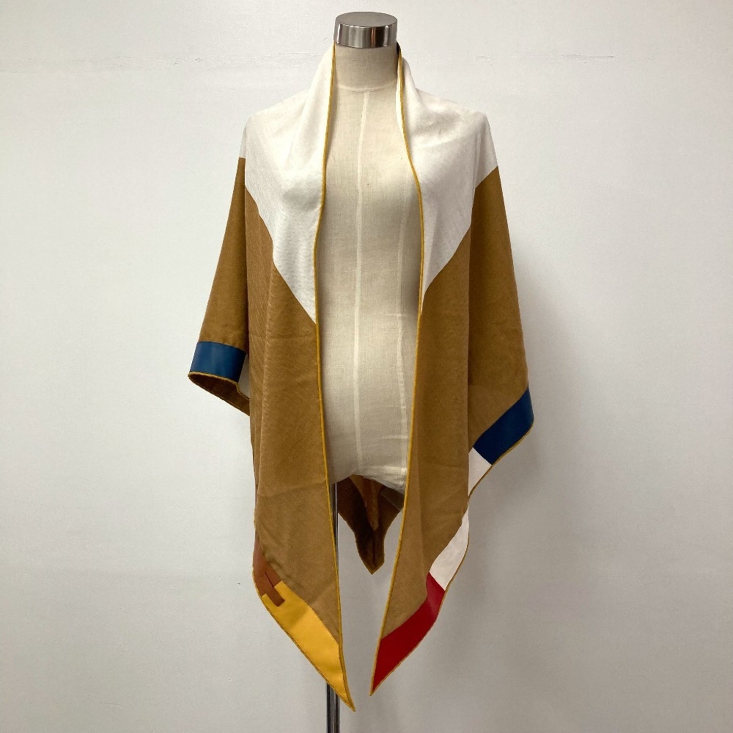 Louis Vuitton Cashmere White Scarves