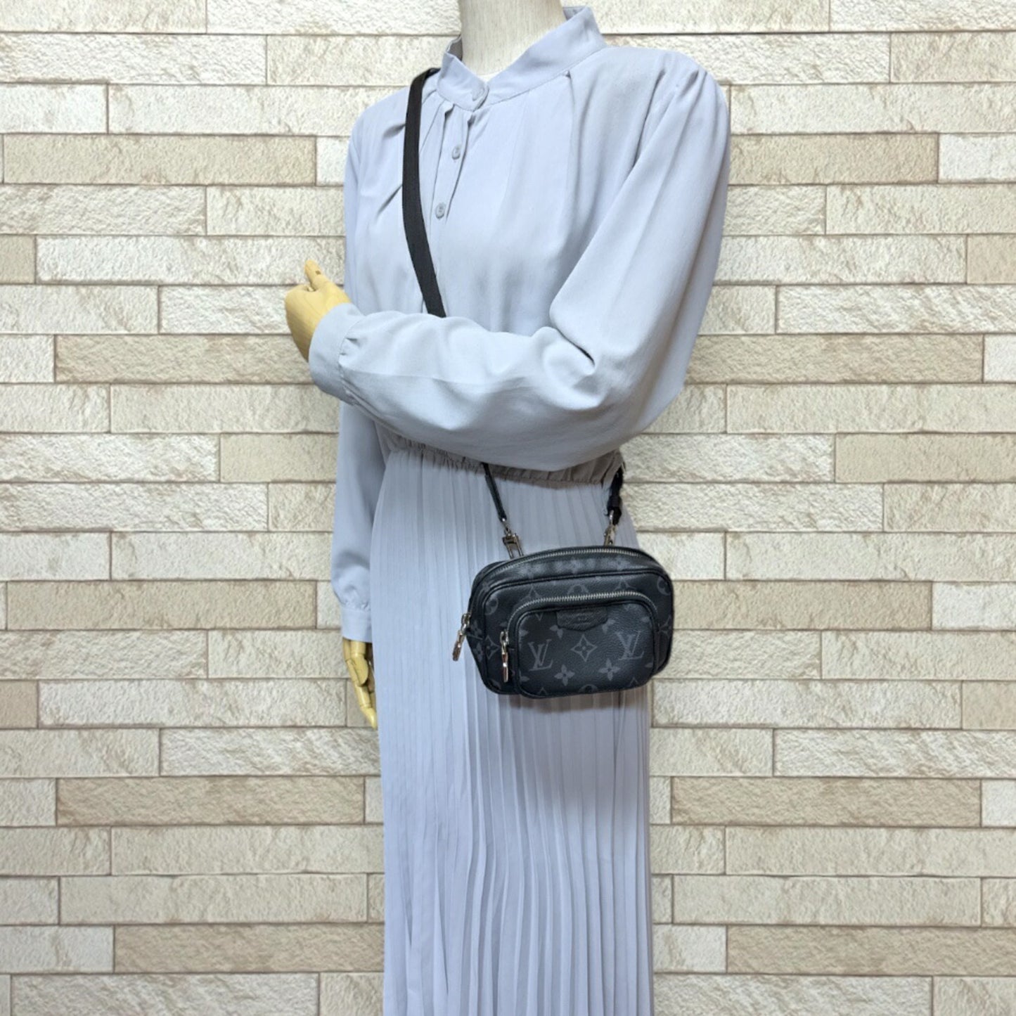 Louis Vuitton Monogram Canvas Black Shoulder Bags