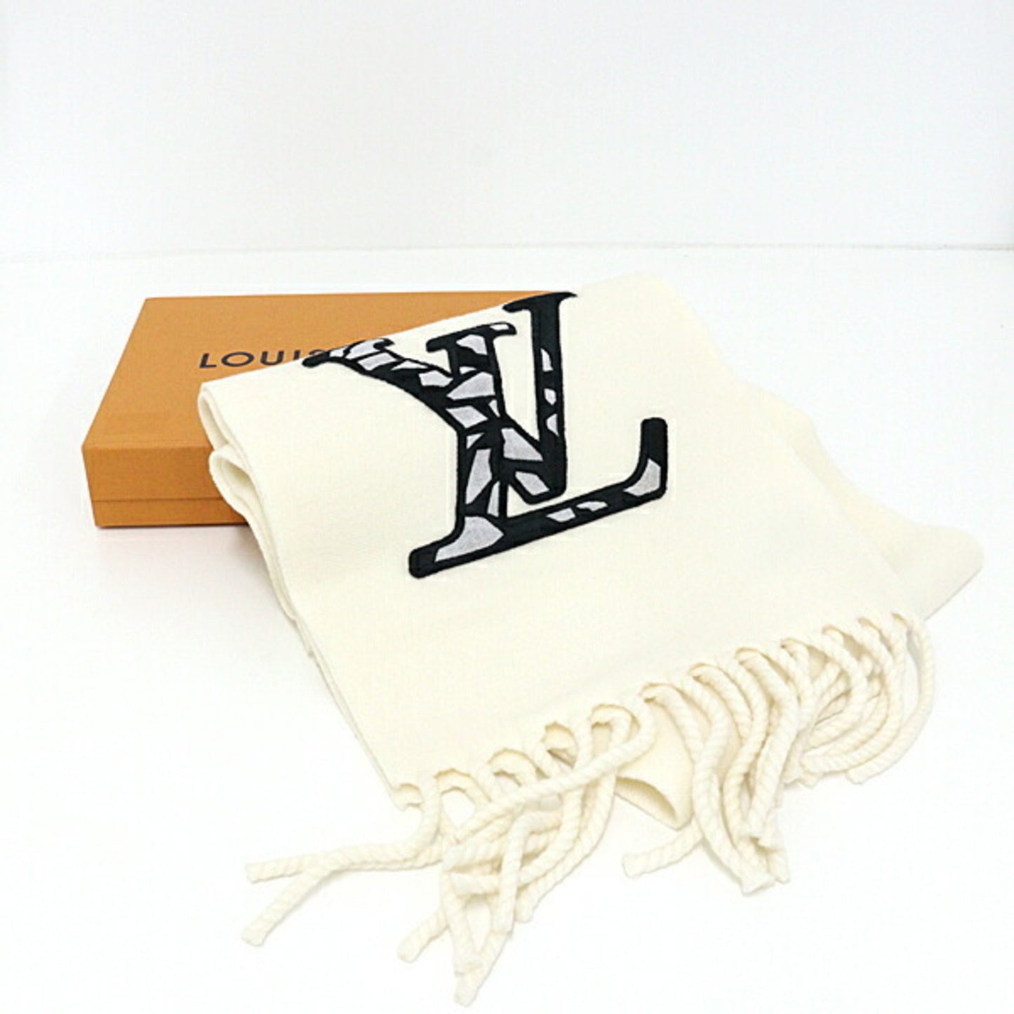 Louis Vuitton Wool Gray Scarves