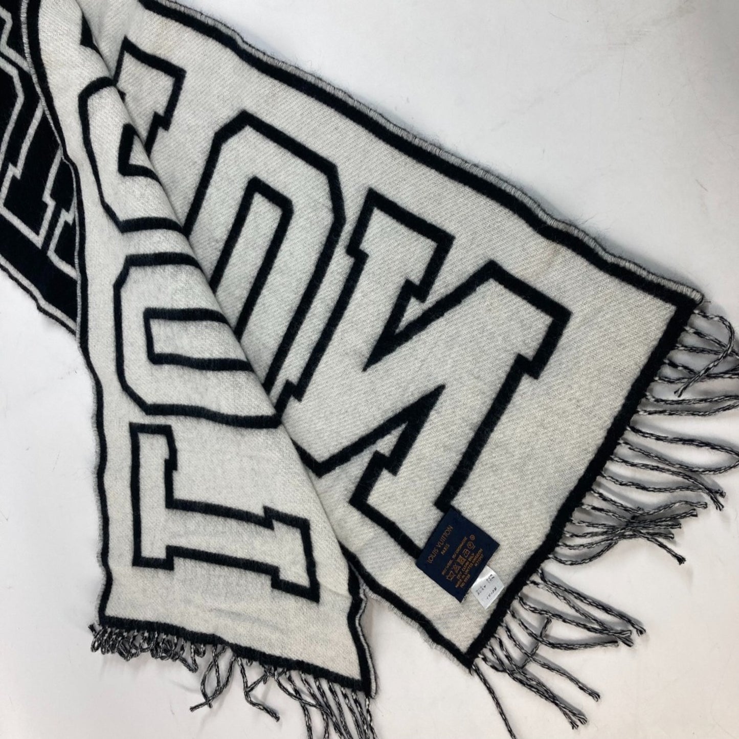 Louis Vuitton Wool Black Scarves
