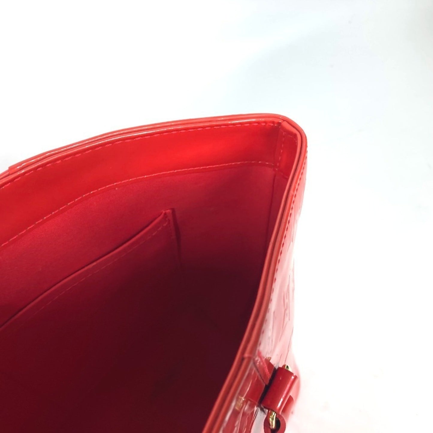 Louis Vuitton Vernis Red Shoulder Bags