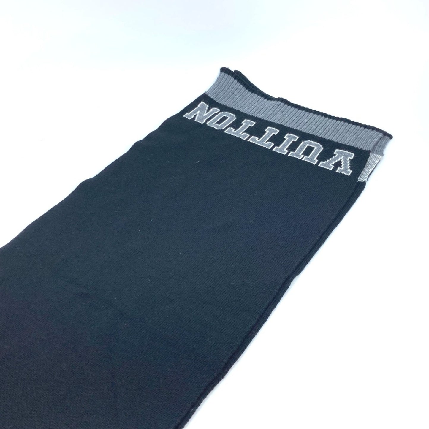 Louis Vuitton Wool Black Scarves