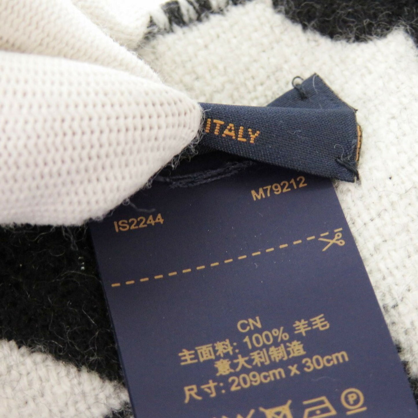 Louis Vuitton Wool Black Scarves
