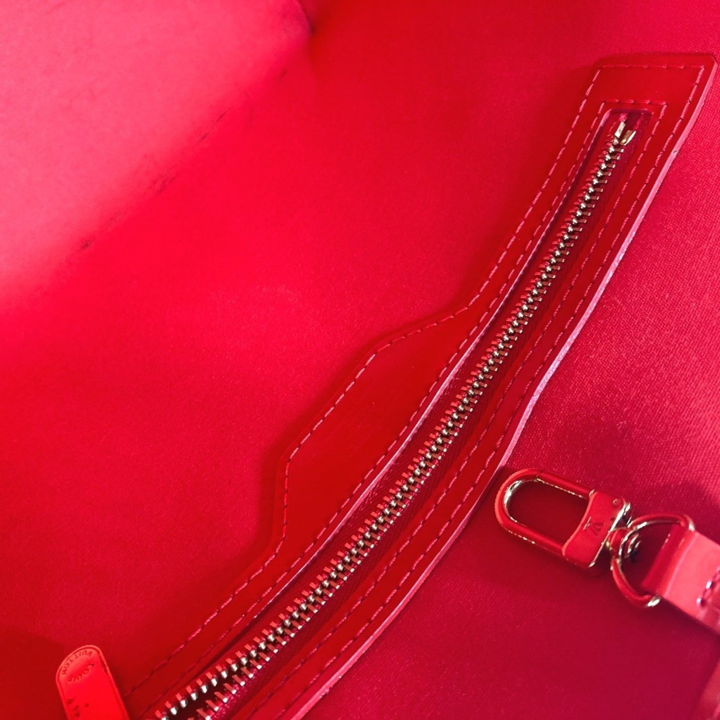 Louis Vuitton Vernis Red Shoulder Bags