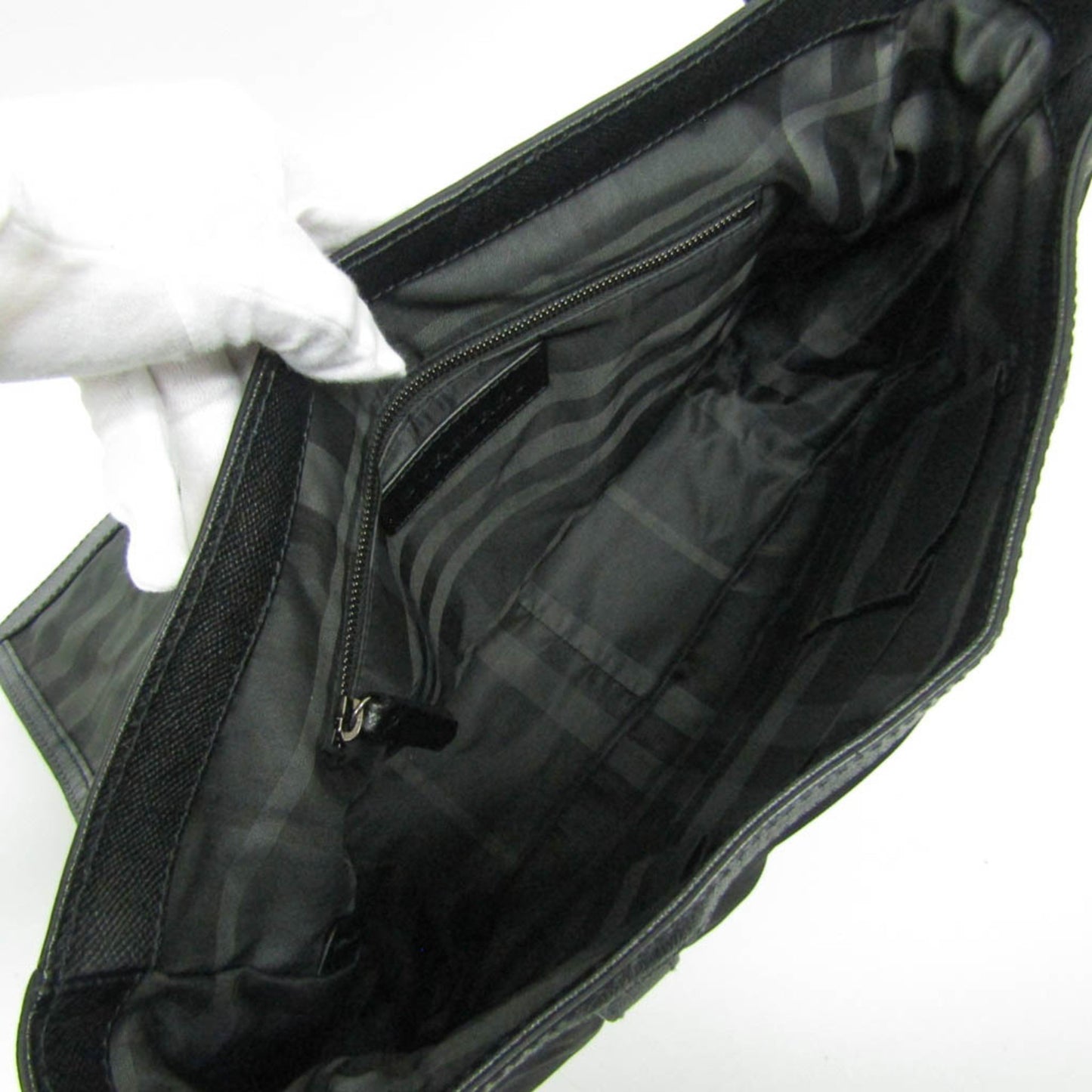 Burberry Nylon Black Shoulder Bags