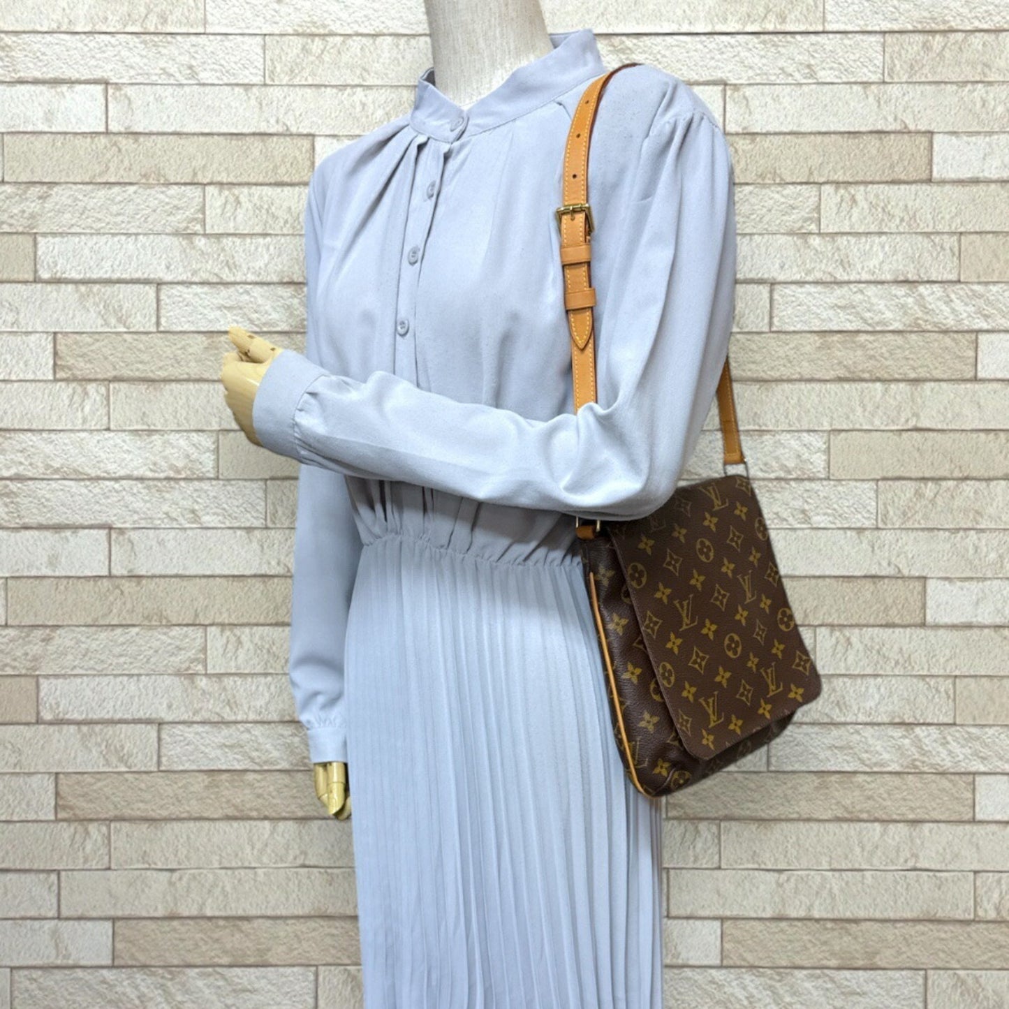 Louis Vuitton Monogram Canvas Brown Shoulder Bags