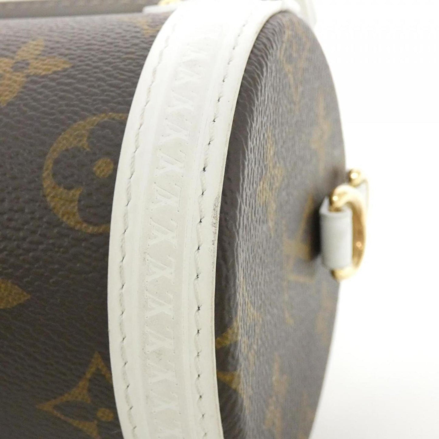 Louis Vuitton Coated Canvas White Shoulder Bags