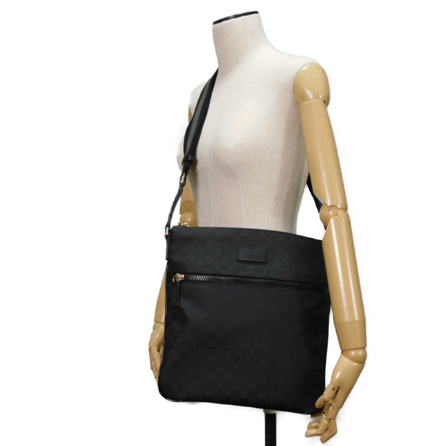 Gucci Nylon Black Shoulder Bags