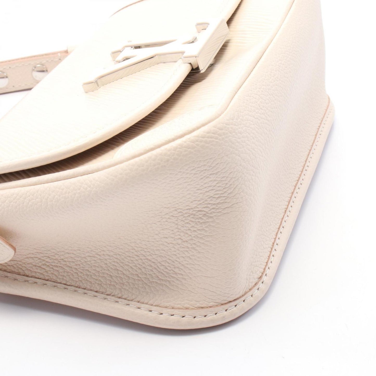 Louis Vuitton Epi White Shoulder Bags