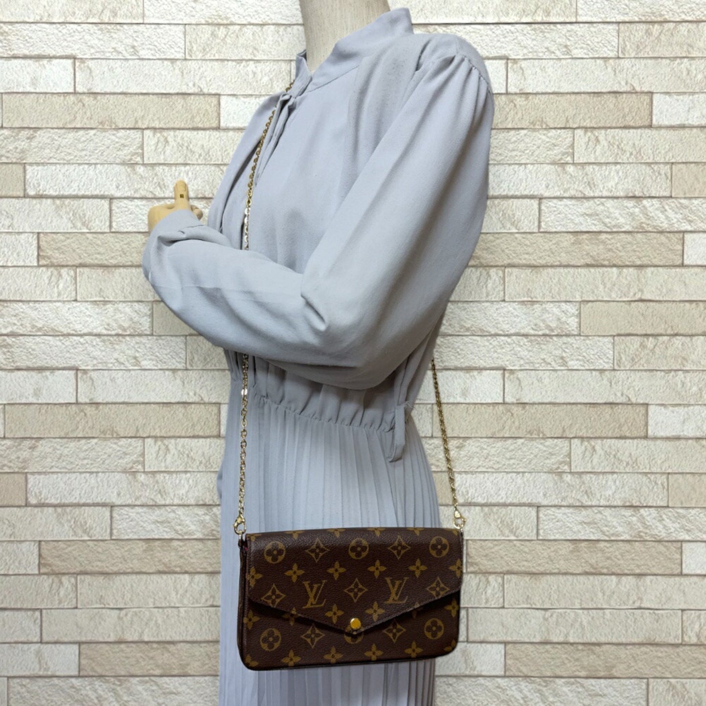 Louis Vuitton Monogram Canvas Brown Shoulder Bags