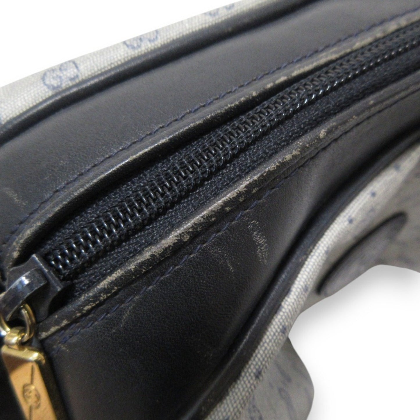 Gucci Pvc Gray Shoulder Bags