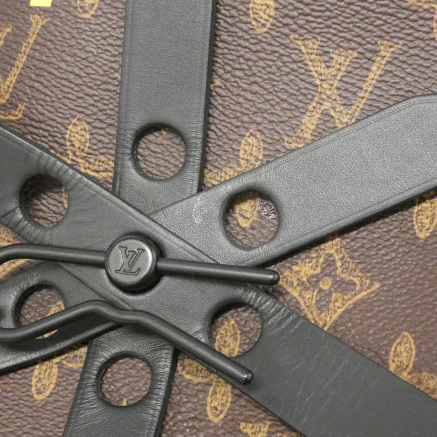 Louis Vuitton Monogram Canvas Black Shoulder Bags