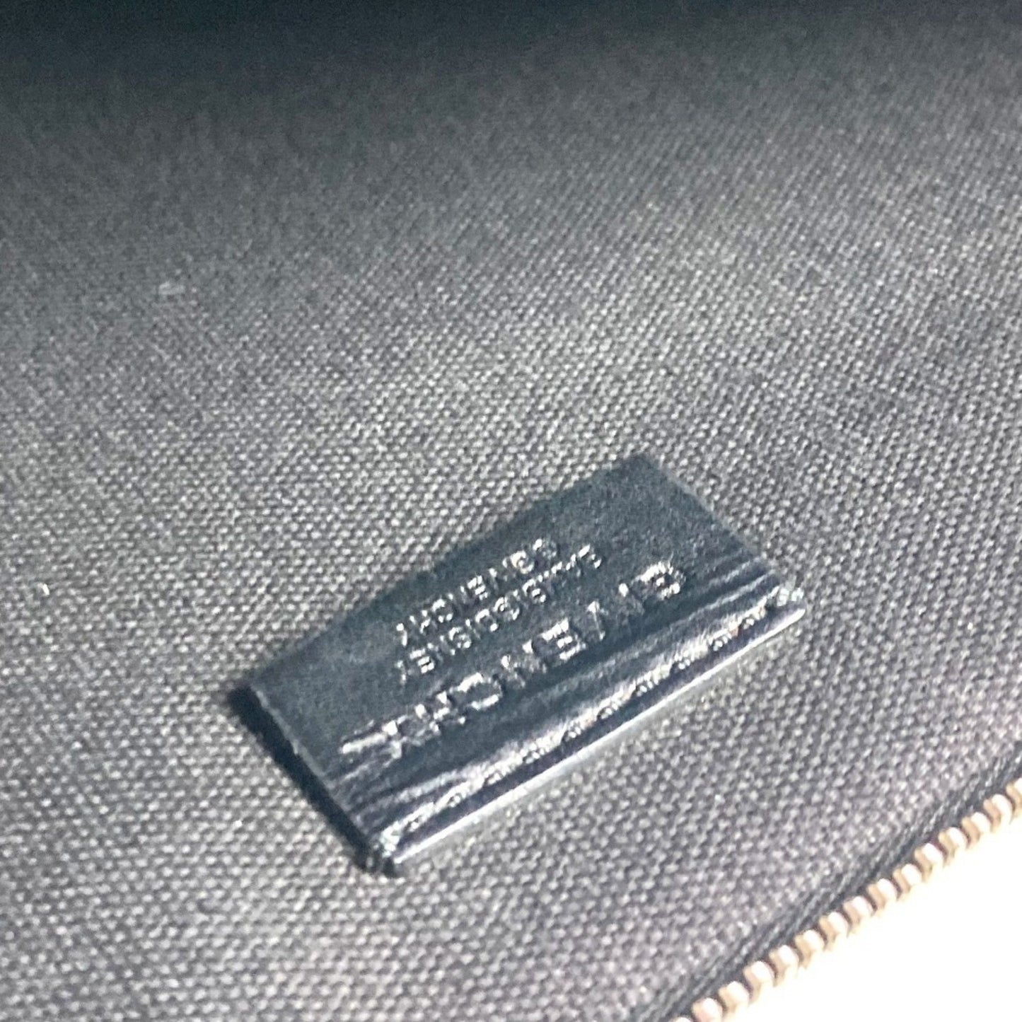 212863270.jpg