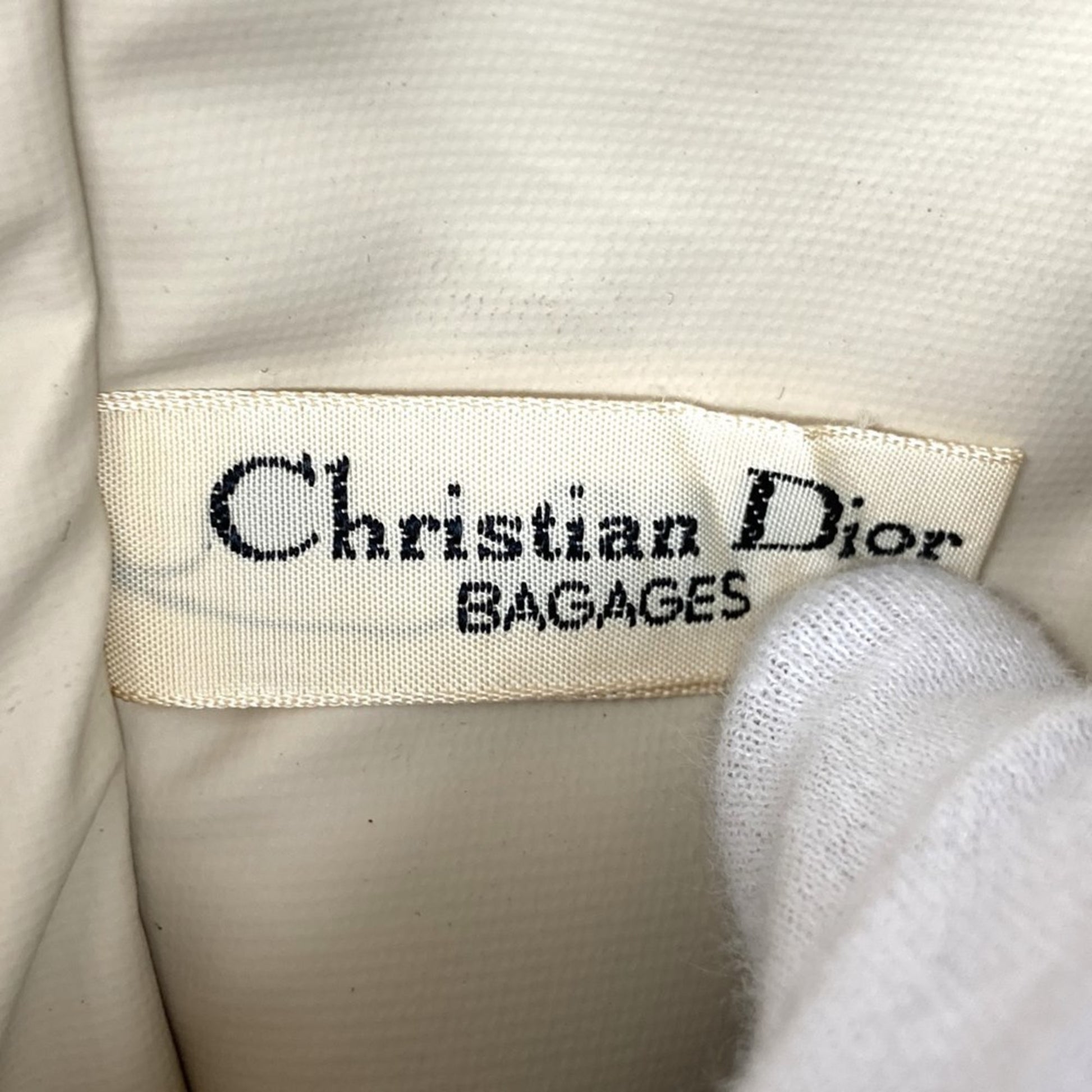 221588094.jpg