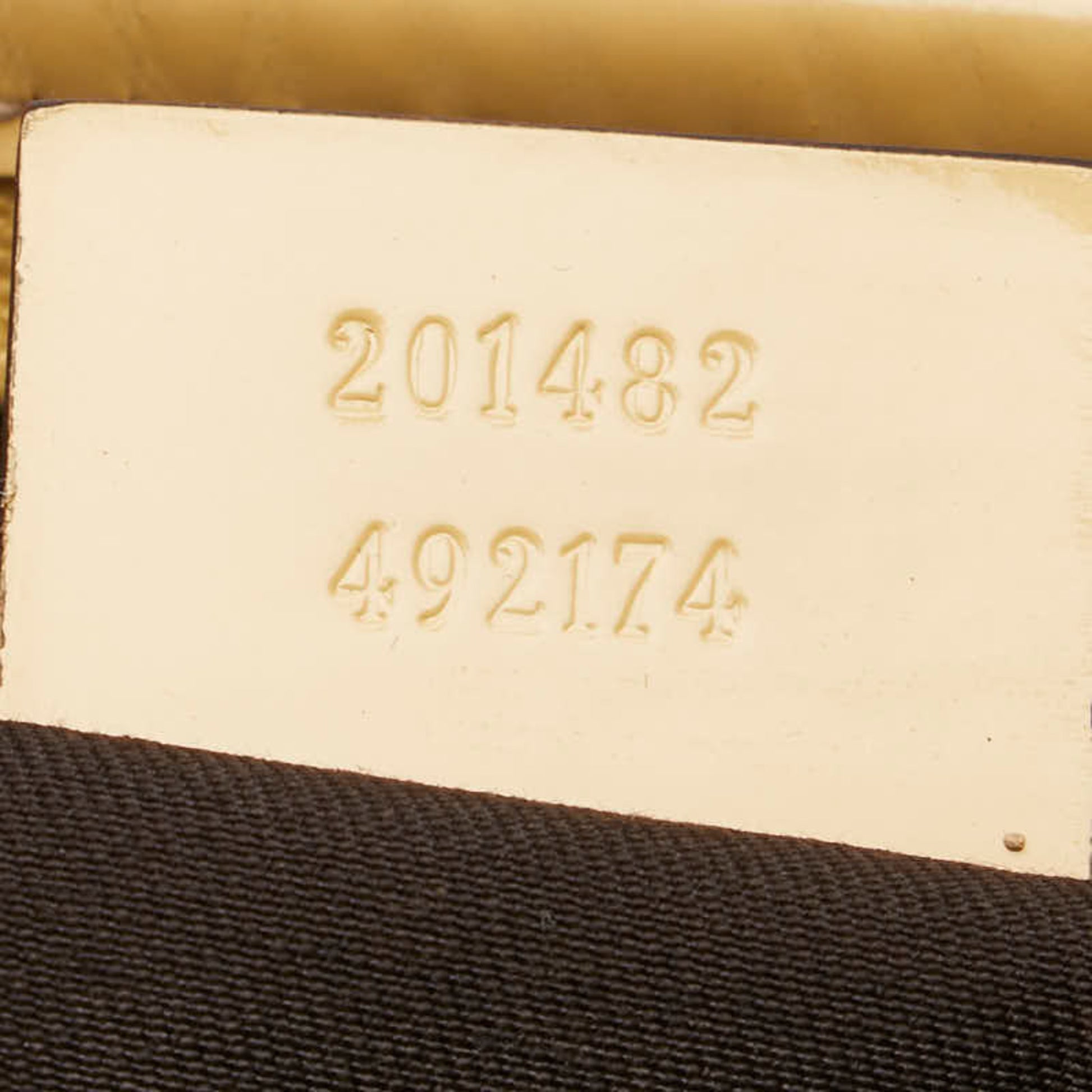 221589534.jpg