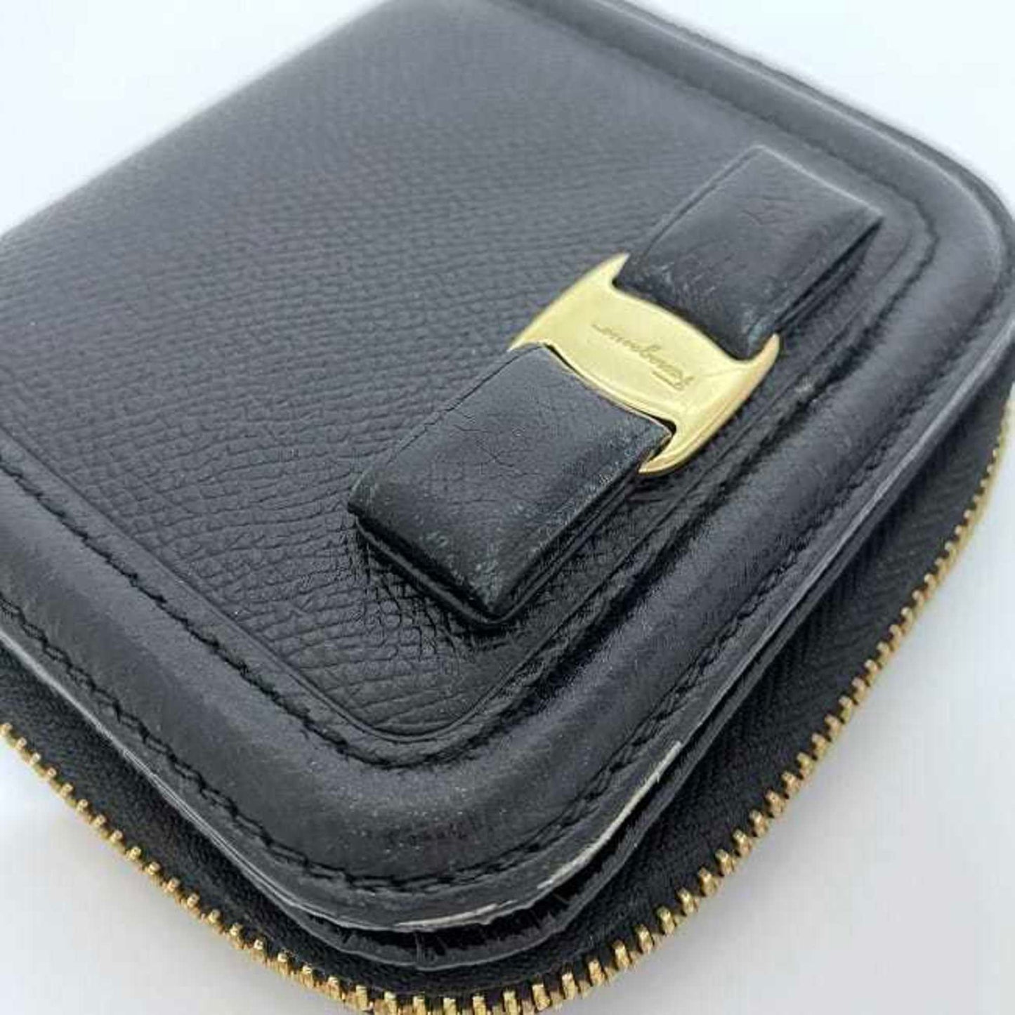 Salvatore Ferragamo Black Leather Vara