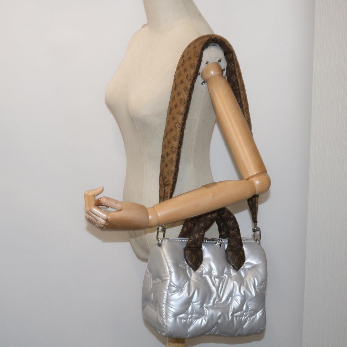 Louis Vuitton Silver Synthetic Speedy Bandoulière 25