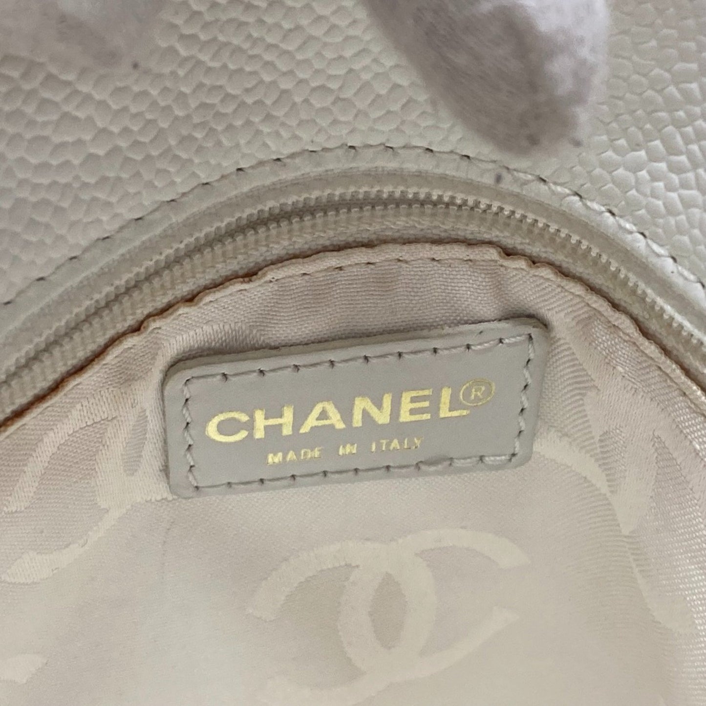 Chanel White Leather Logo Cc
