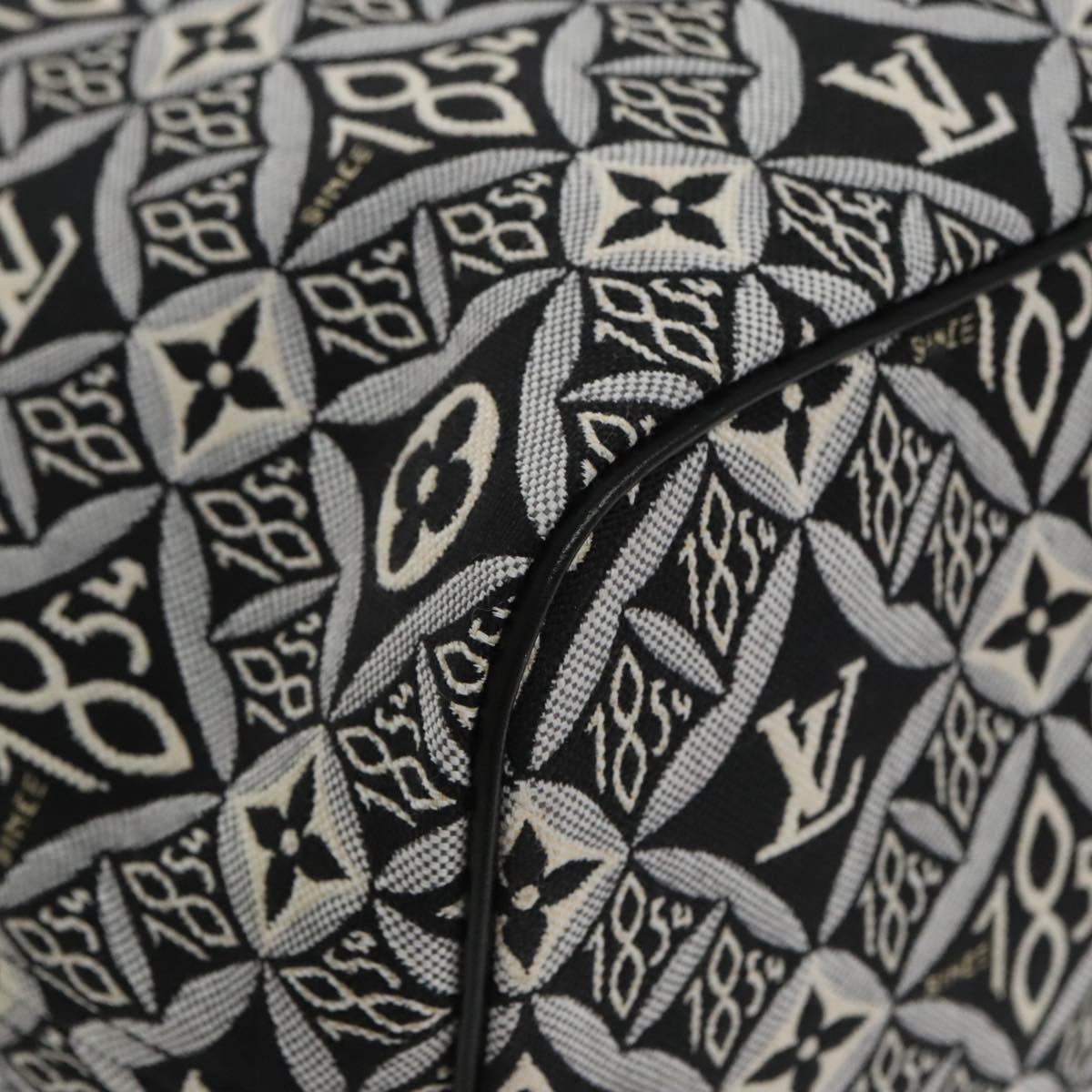Louis Vuitton Black Canvas Neverfull