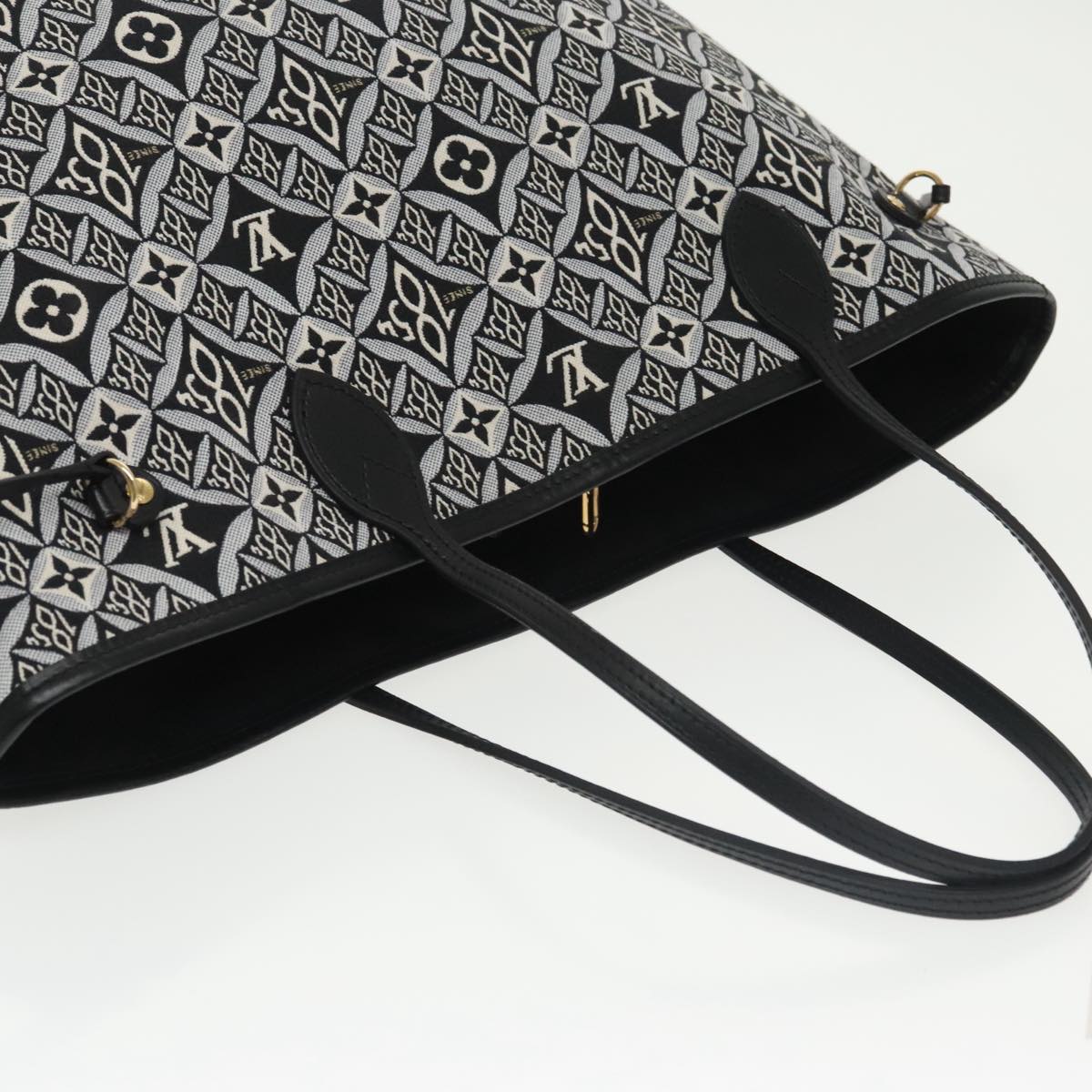 Louis Vuitton Black Canvas Neverfull