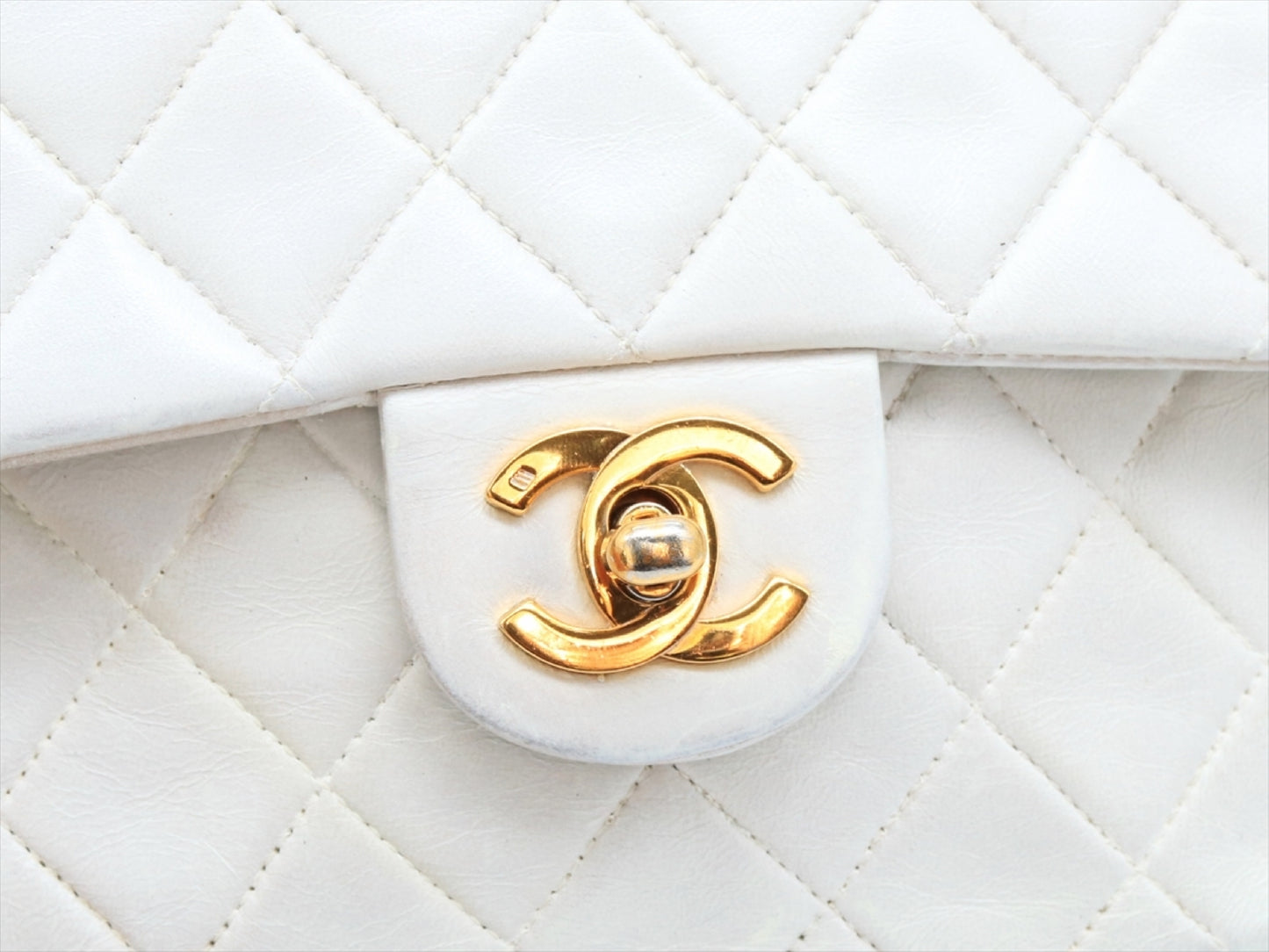 Chanel White Leather Timeless/classique