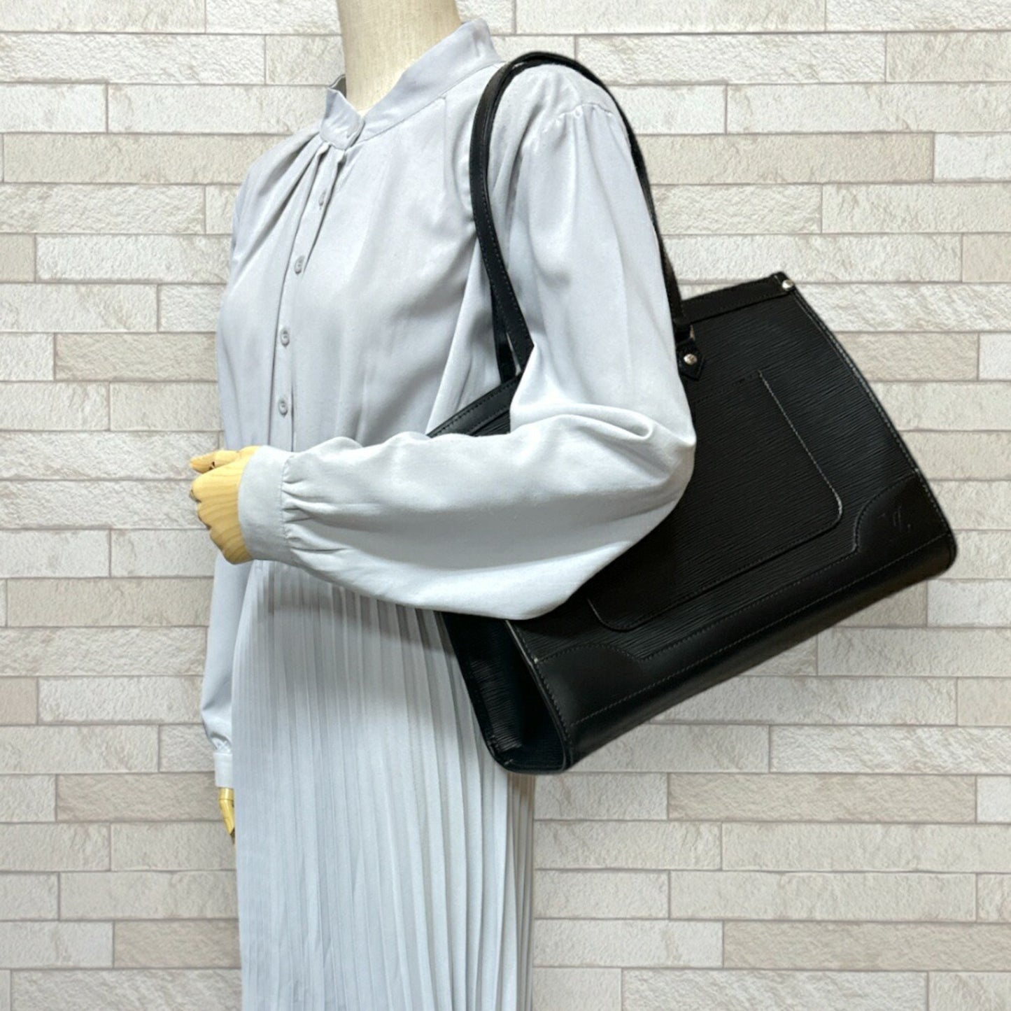 Louis Vuitton Black Leather Madeleine