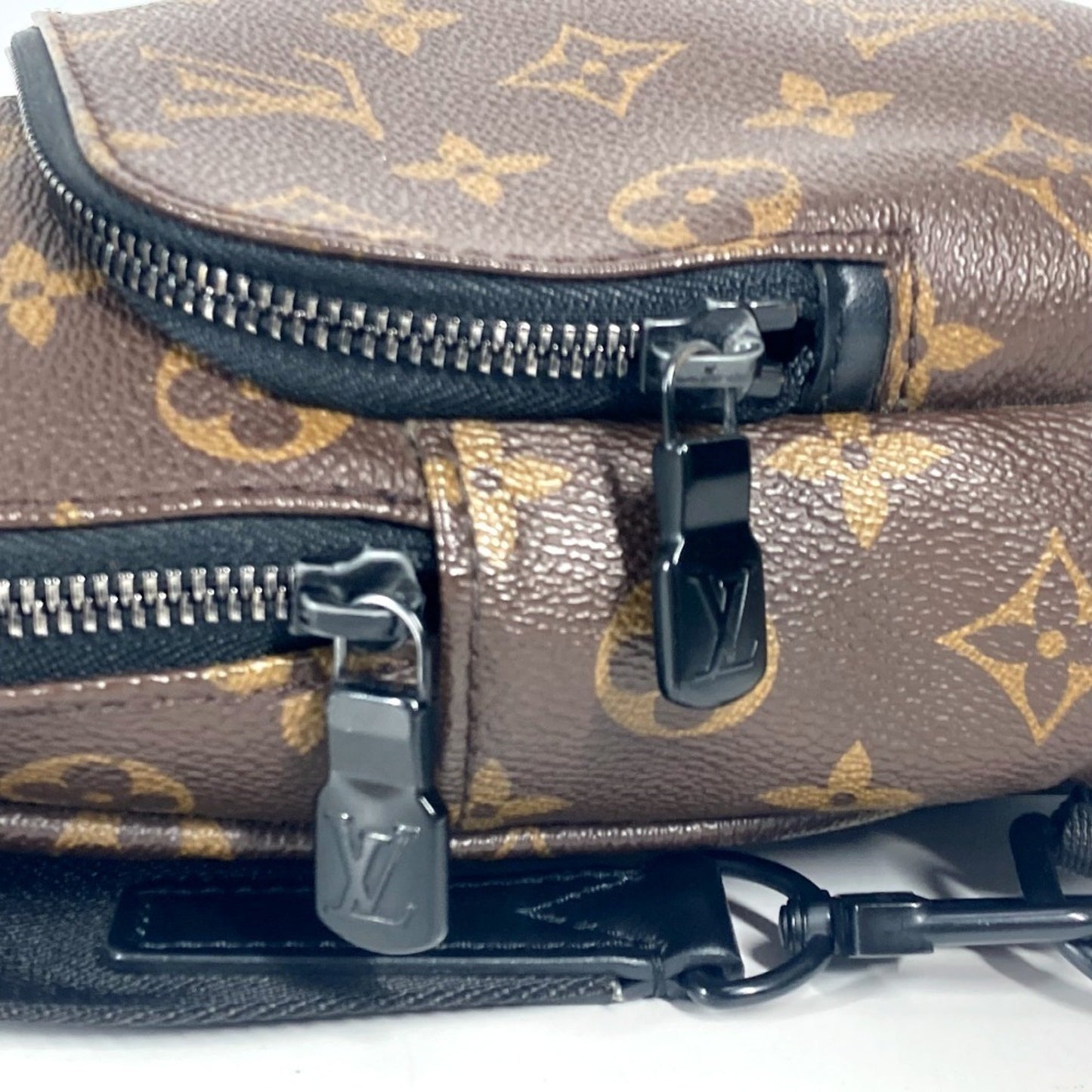 Louis Vuitton Brown Canvas Avenue Sling
