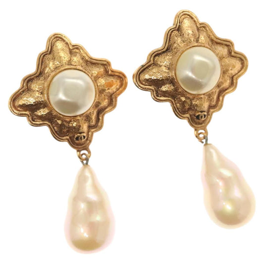 Chanel Gold Metal Earring