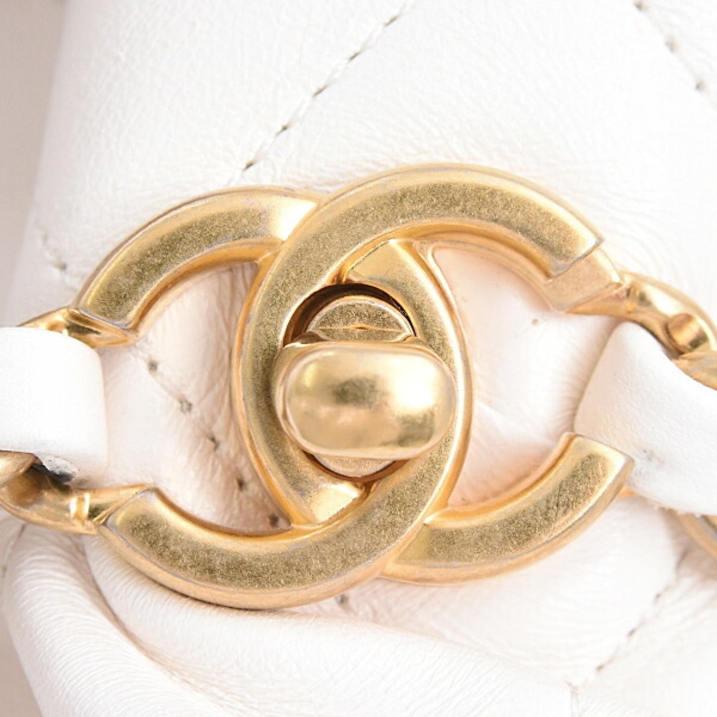 Chanel White Leather Chanel 22