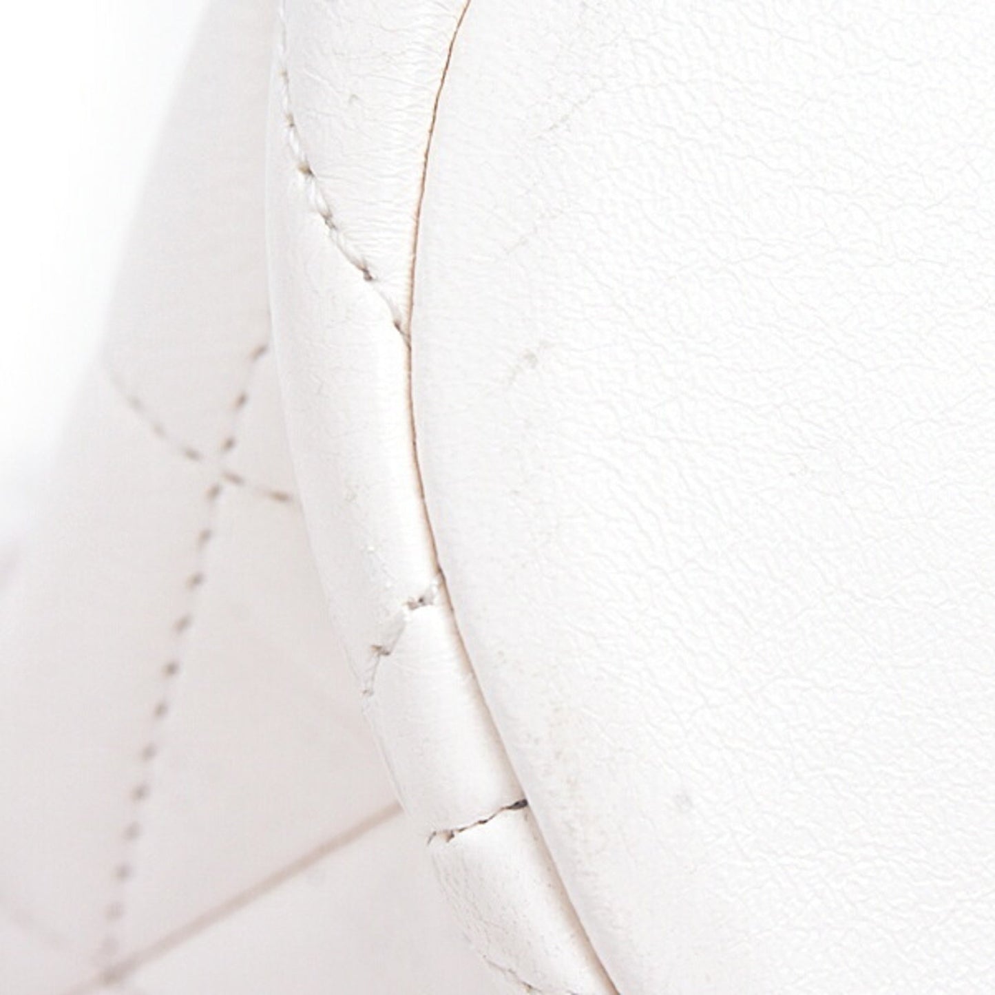 Chanel White Leather Chanel 22