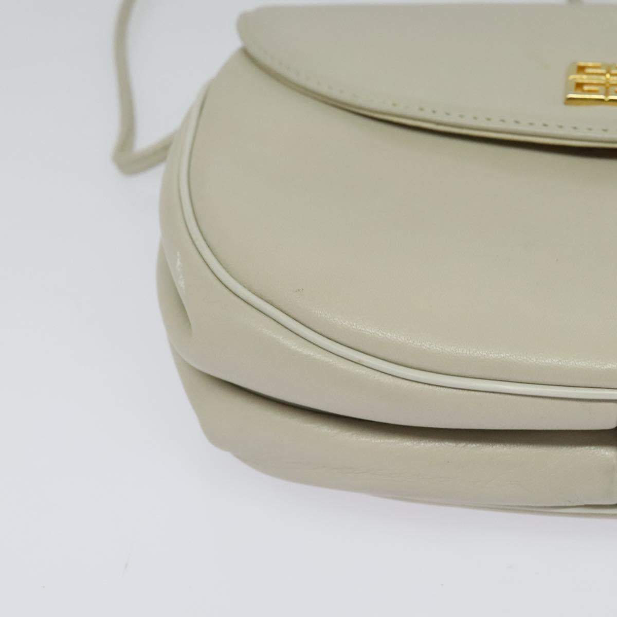 Givenchy White Leather 4g