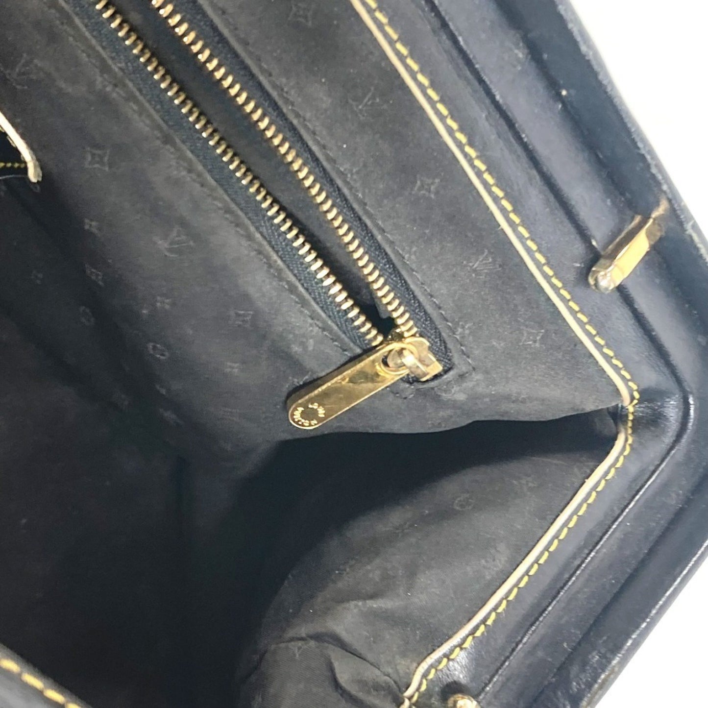 Louis Vuitton Black Leather Suhali