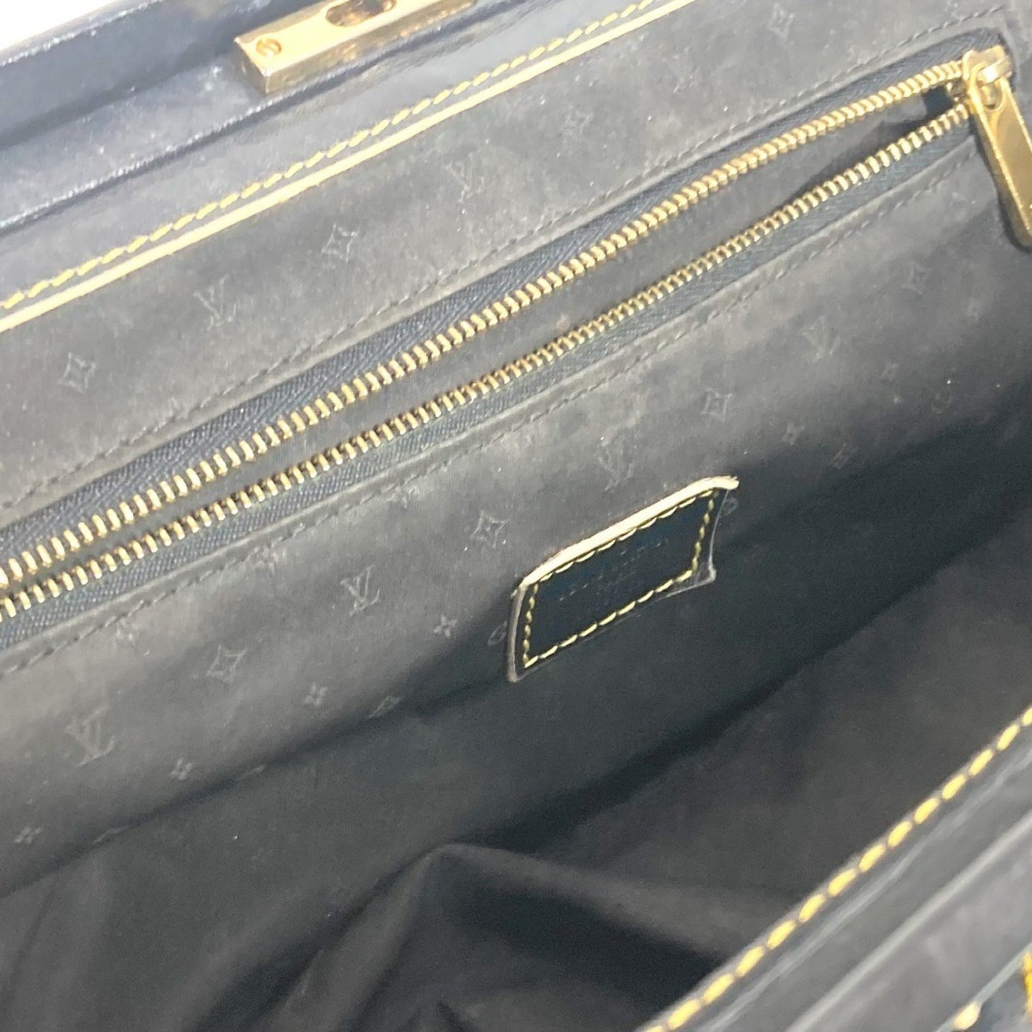 Louis Vuitton Black Leather Suhali