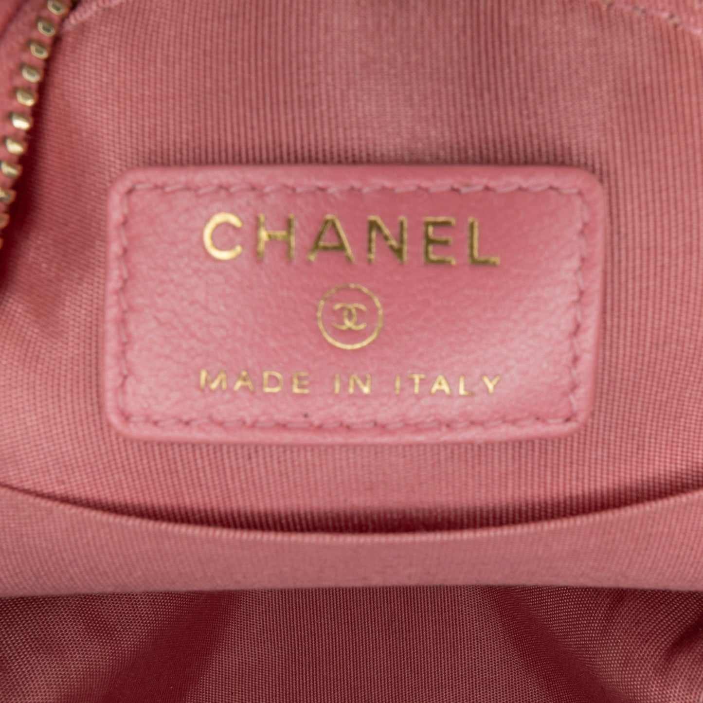 Chanel Cc Quilted Lambskin Pearl Crush Round Clutch With Chain